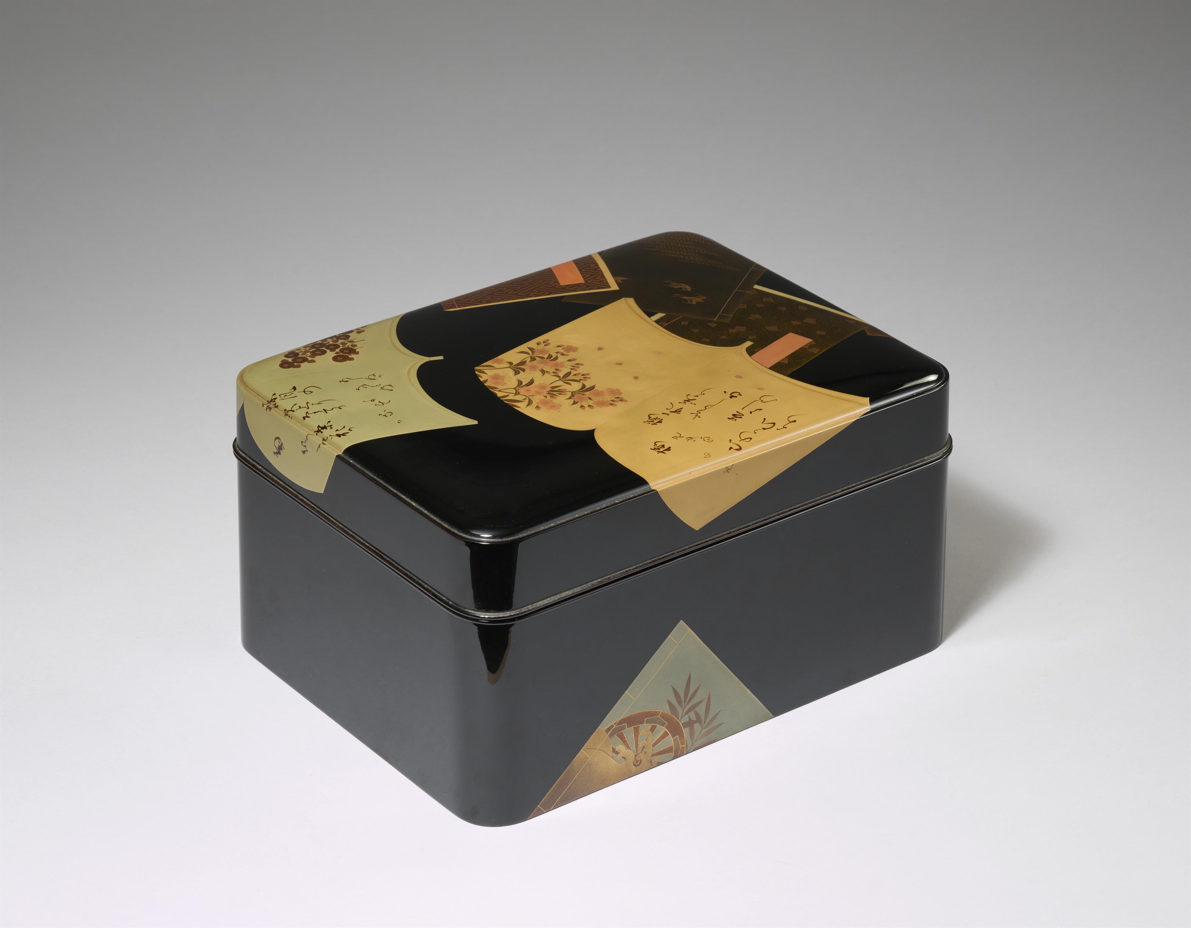 A large lacquer box for personal accessories (tebako). 20th century - image-2