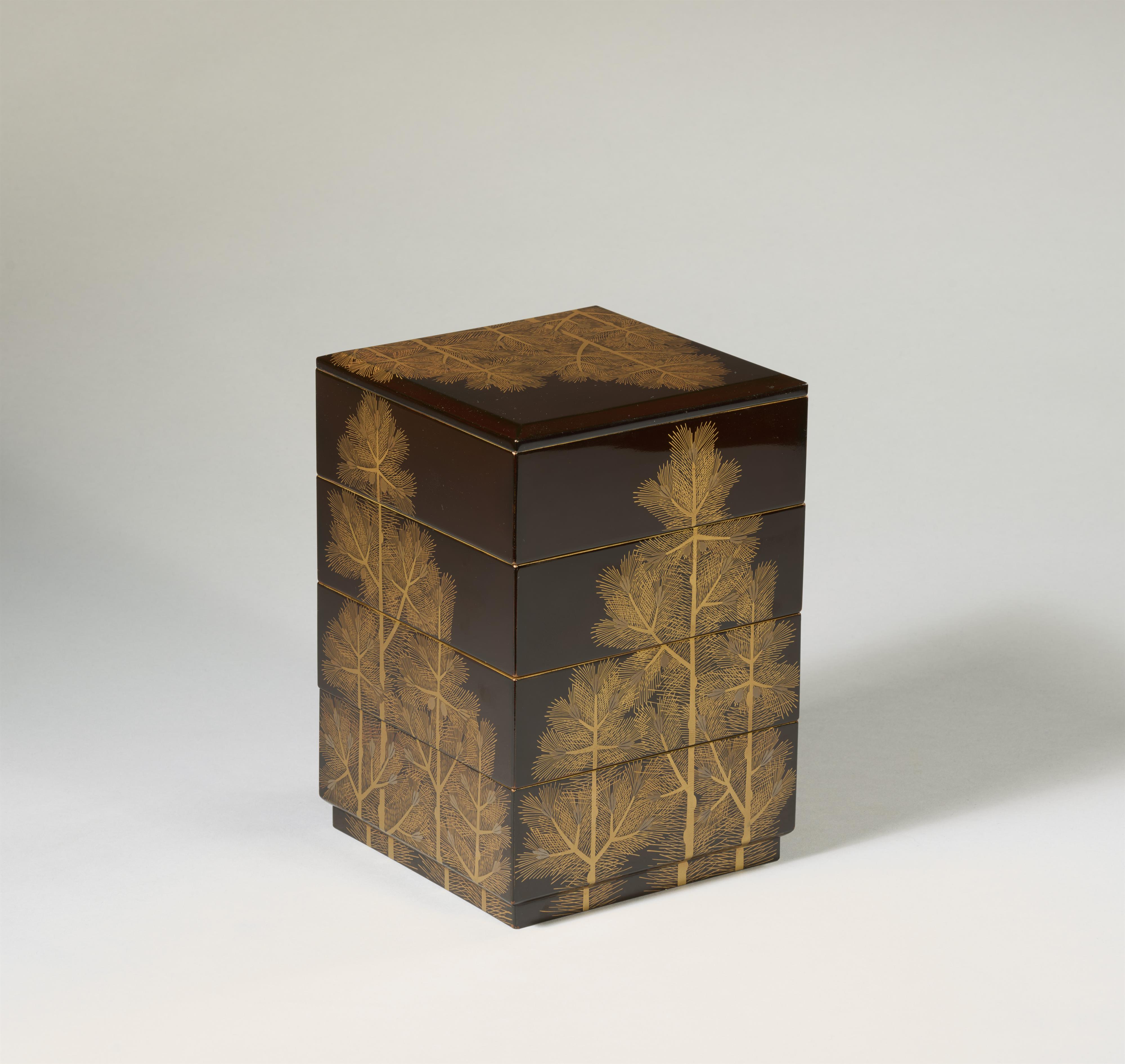 A four-tiered lacquer food box (jûbako). 19th/ early 20th century - image-2