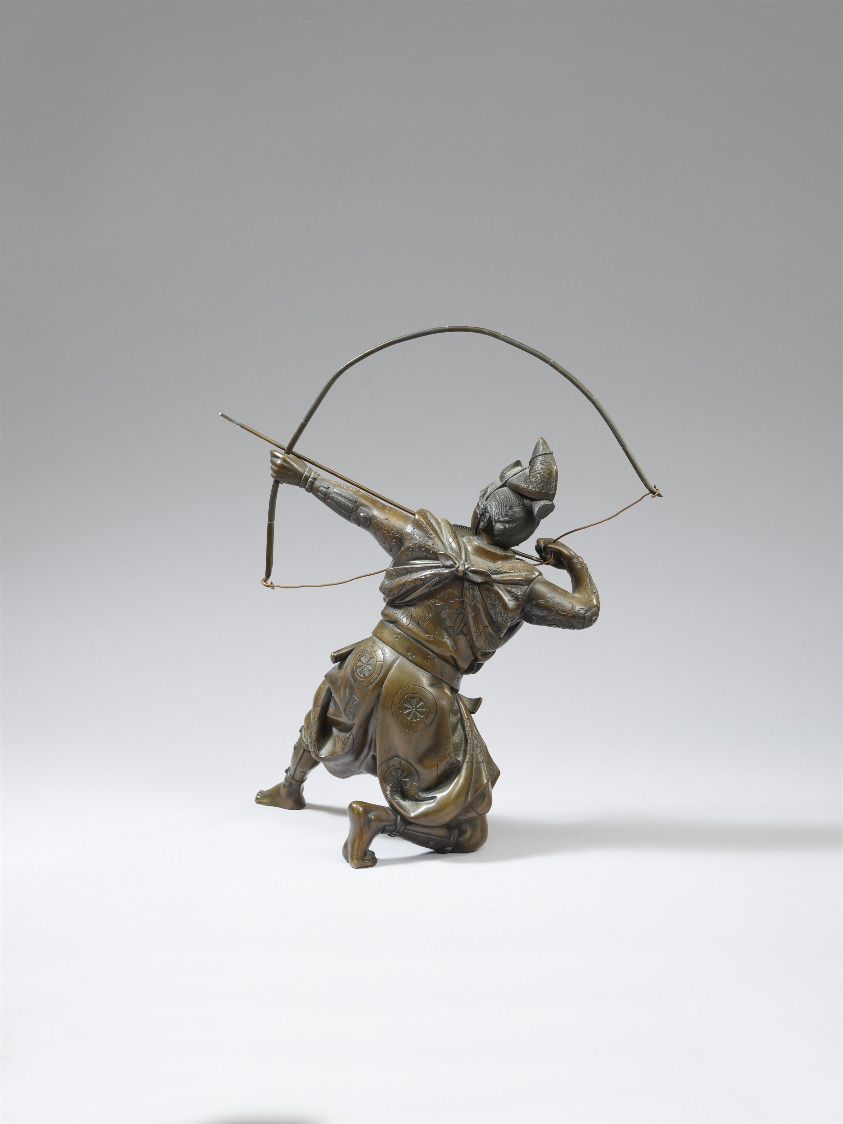 A copper alloy figure of an archer by Yoshimitsu. Around 1900 - image-2