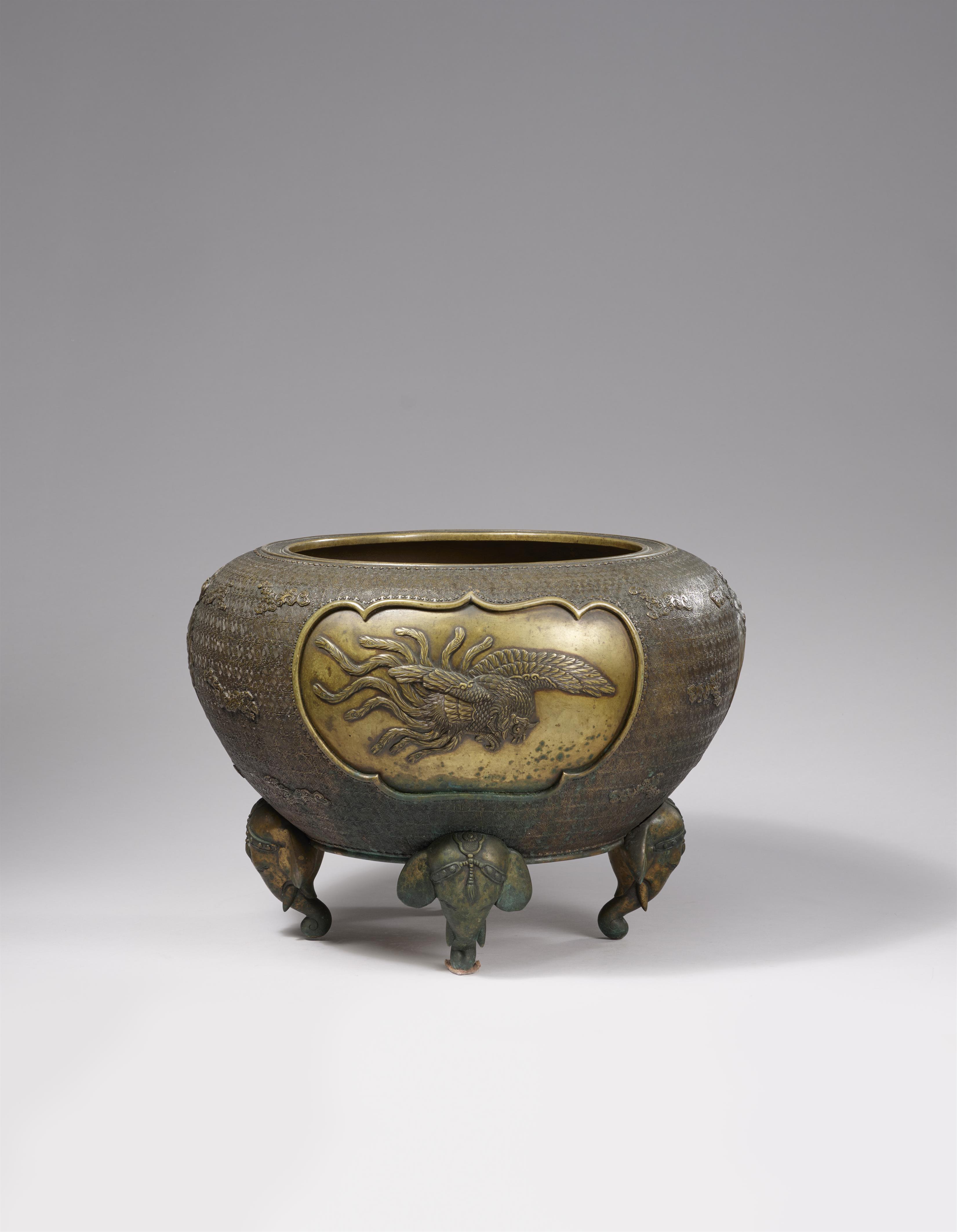 A large copper alloy basin. Meiji period - image-3