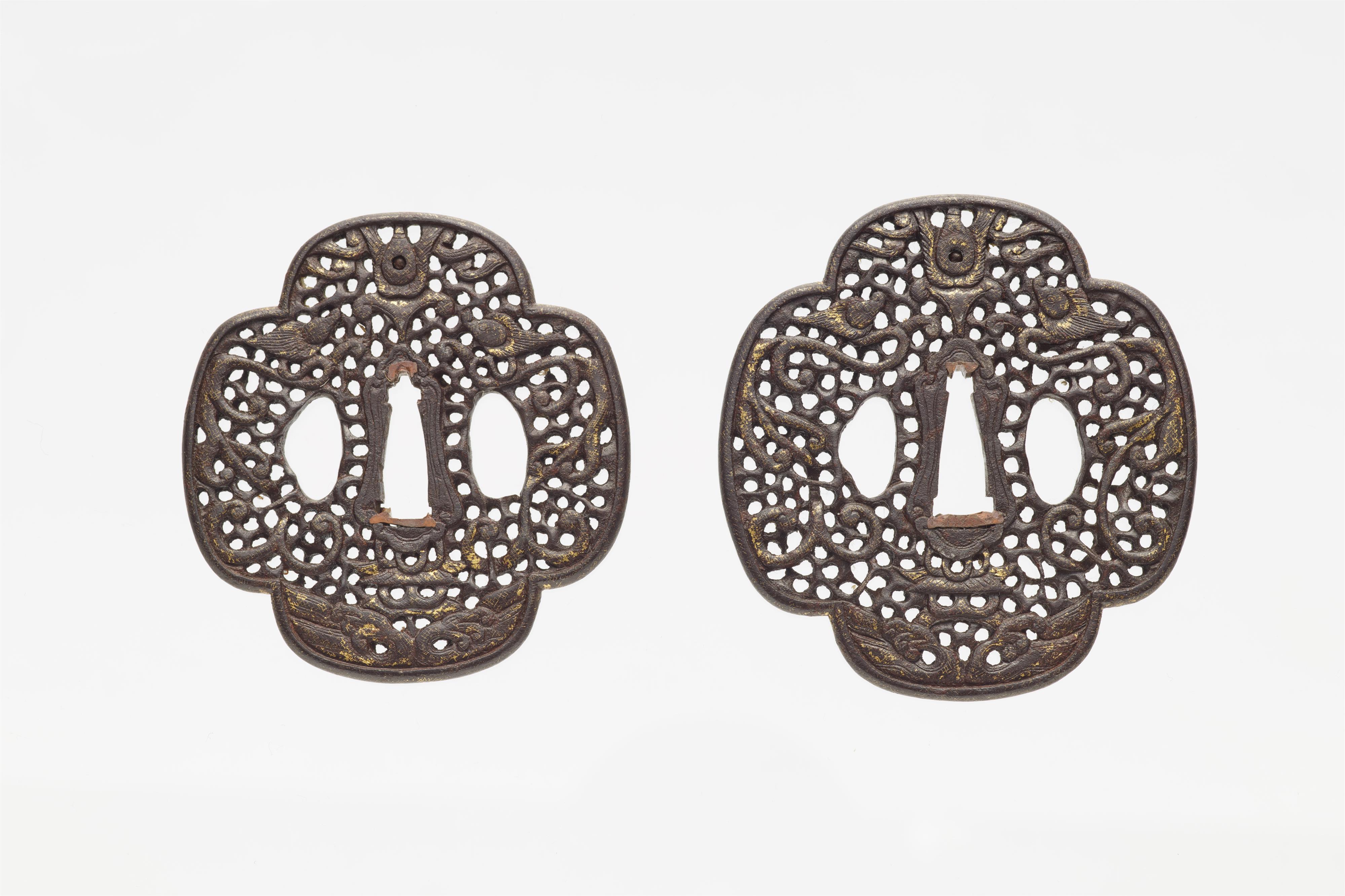 A pair of nanban iron tsuba for a daishô. 18th century - image-2