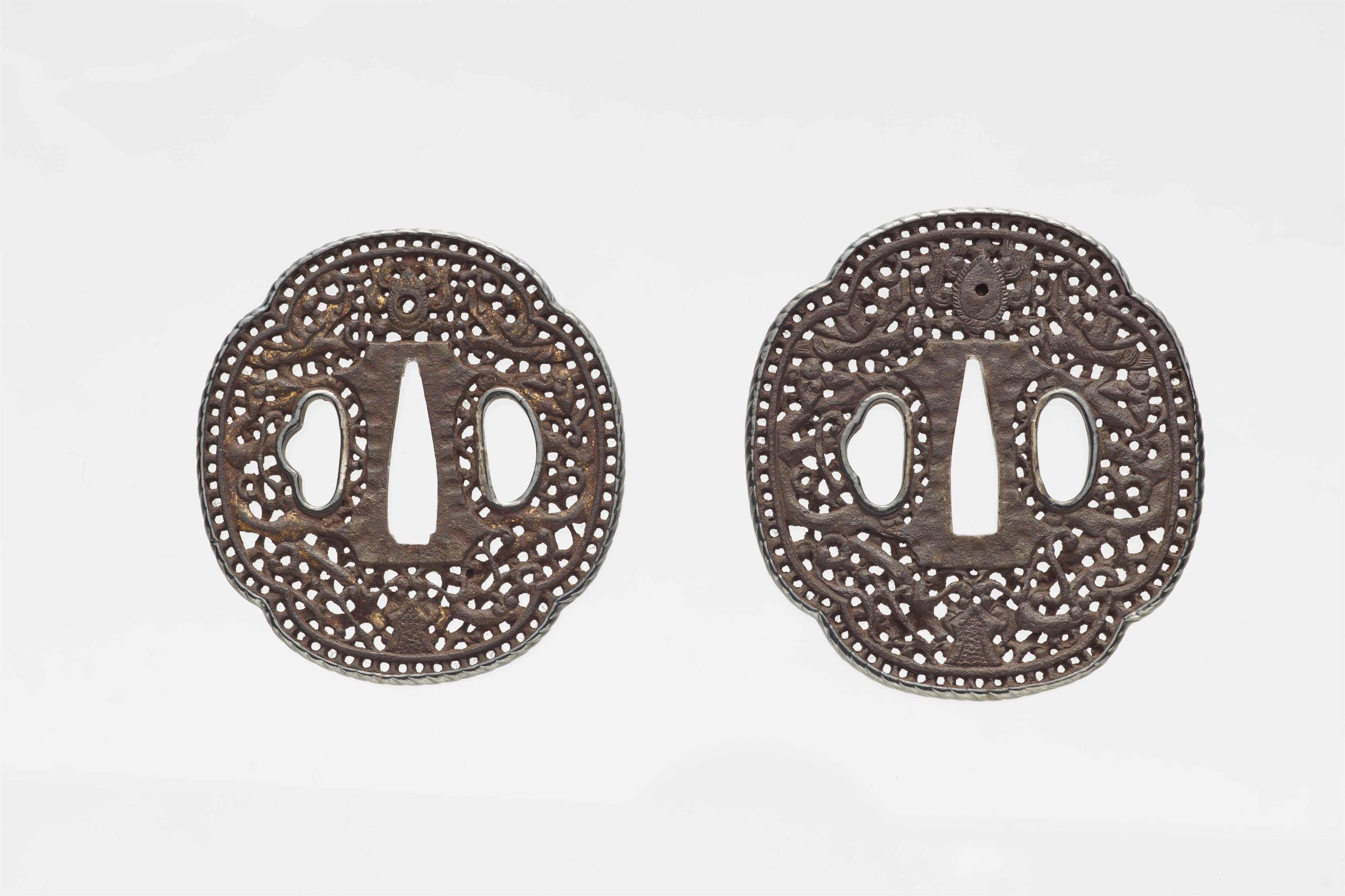 A pair of Nanban iron tsuba for a daishô. 18th century - image-2