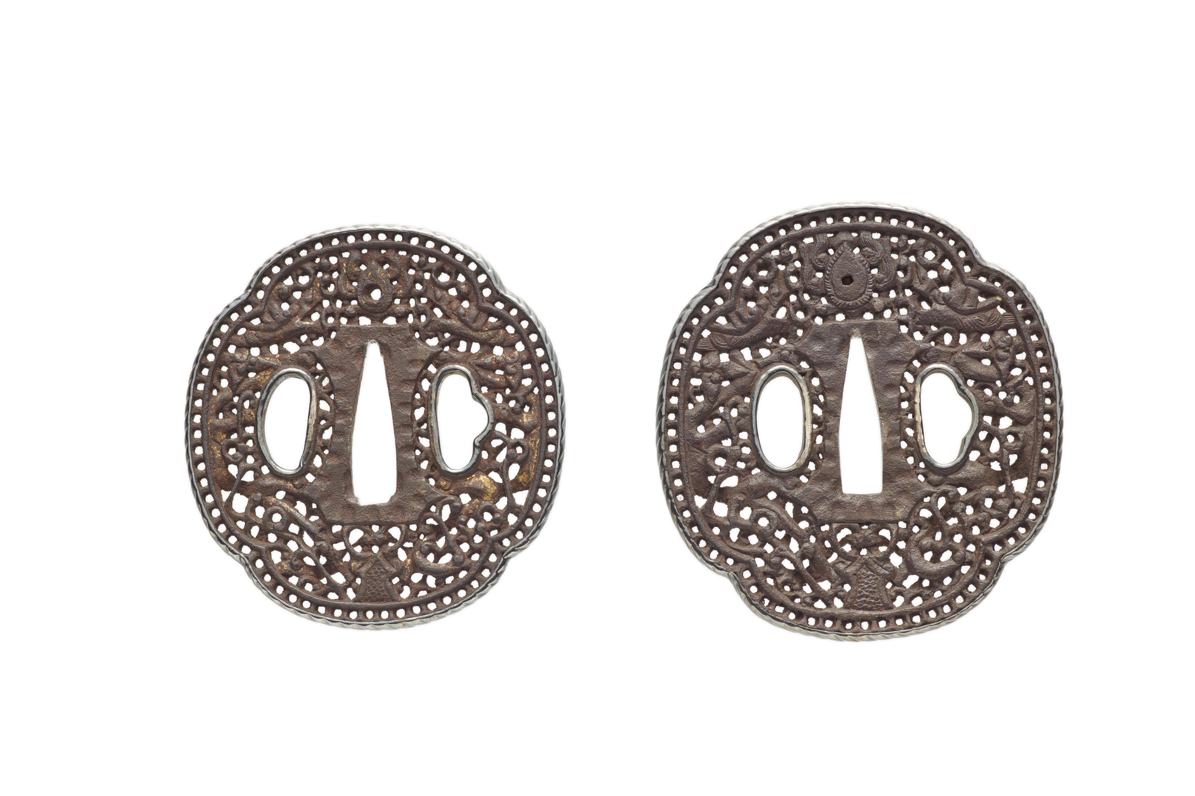 A pair of Nanban iron tsuba for a daishô. 18th century - image-1