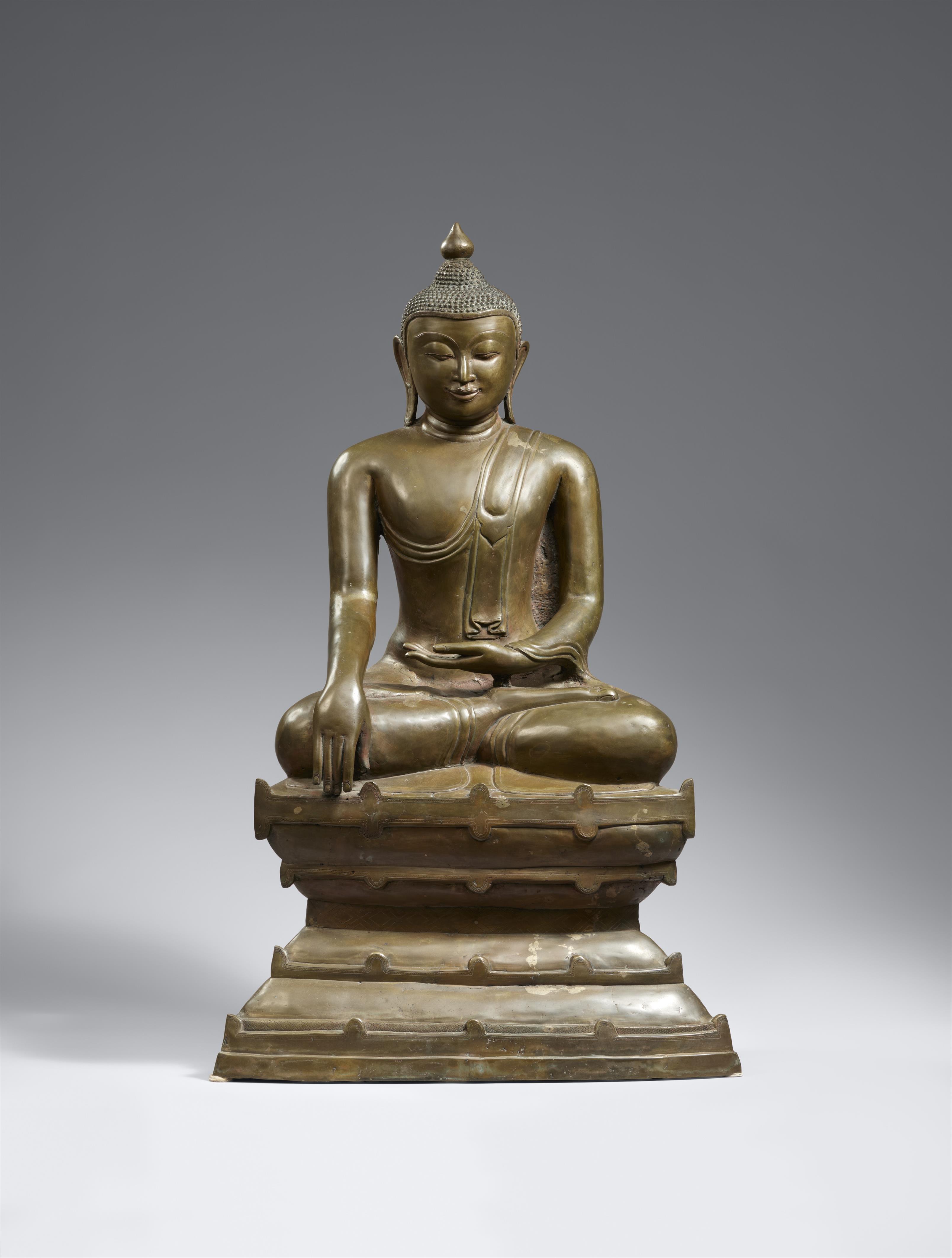 An unusually large bronze figure of Buddha Shakyamuni. Burma, Arakan. 18th/19th century - image-1