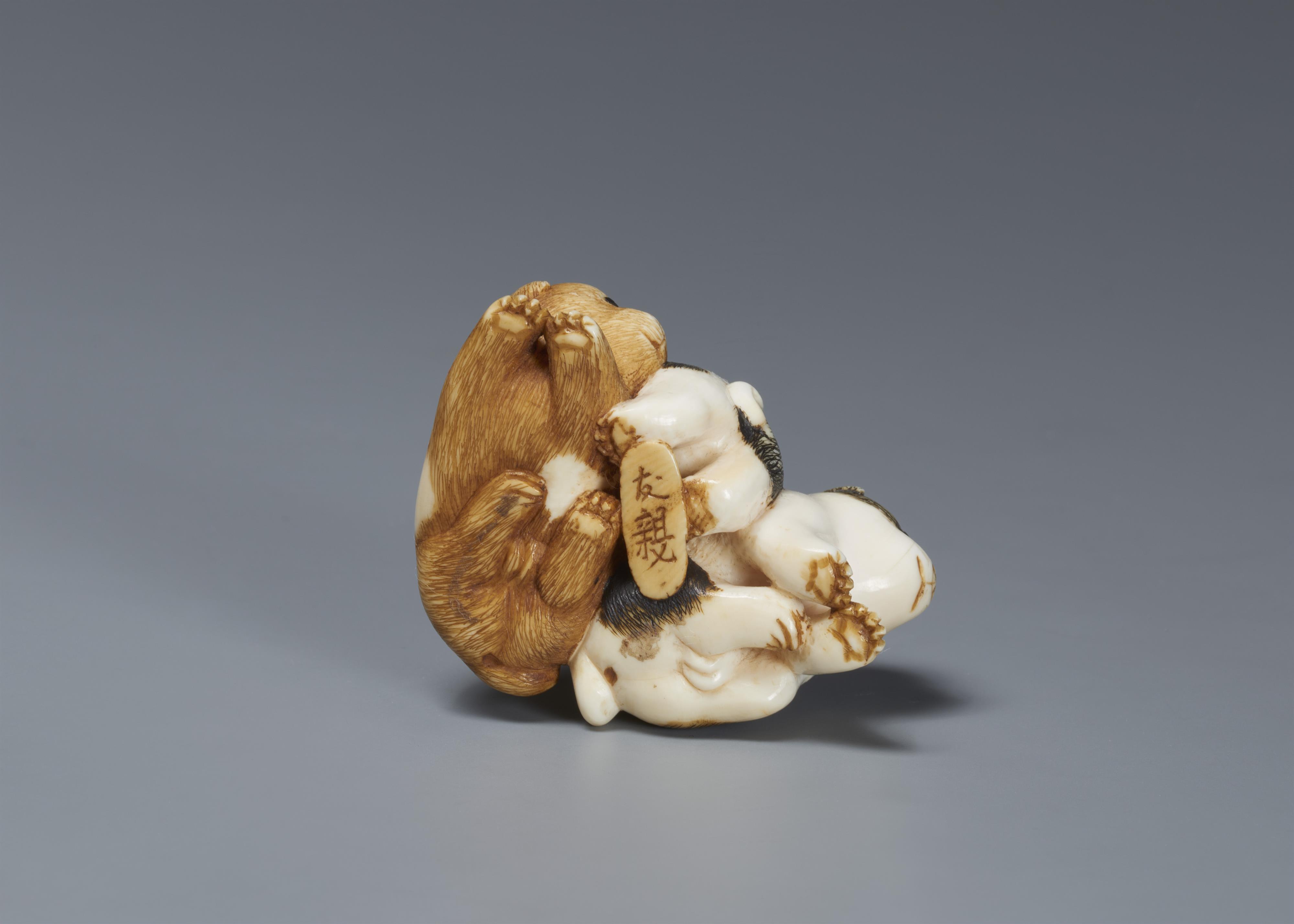 An ivory netsuke of three piebald puppies. Mid-19th century - image-5