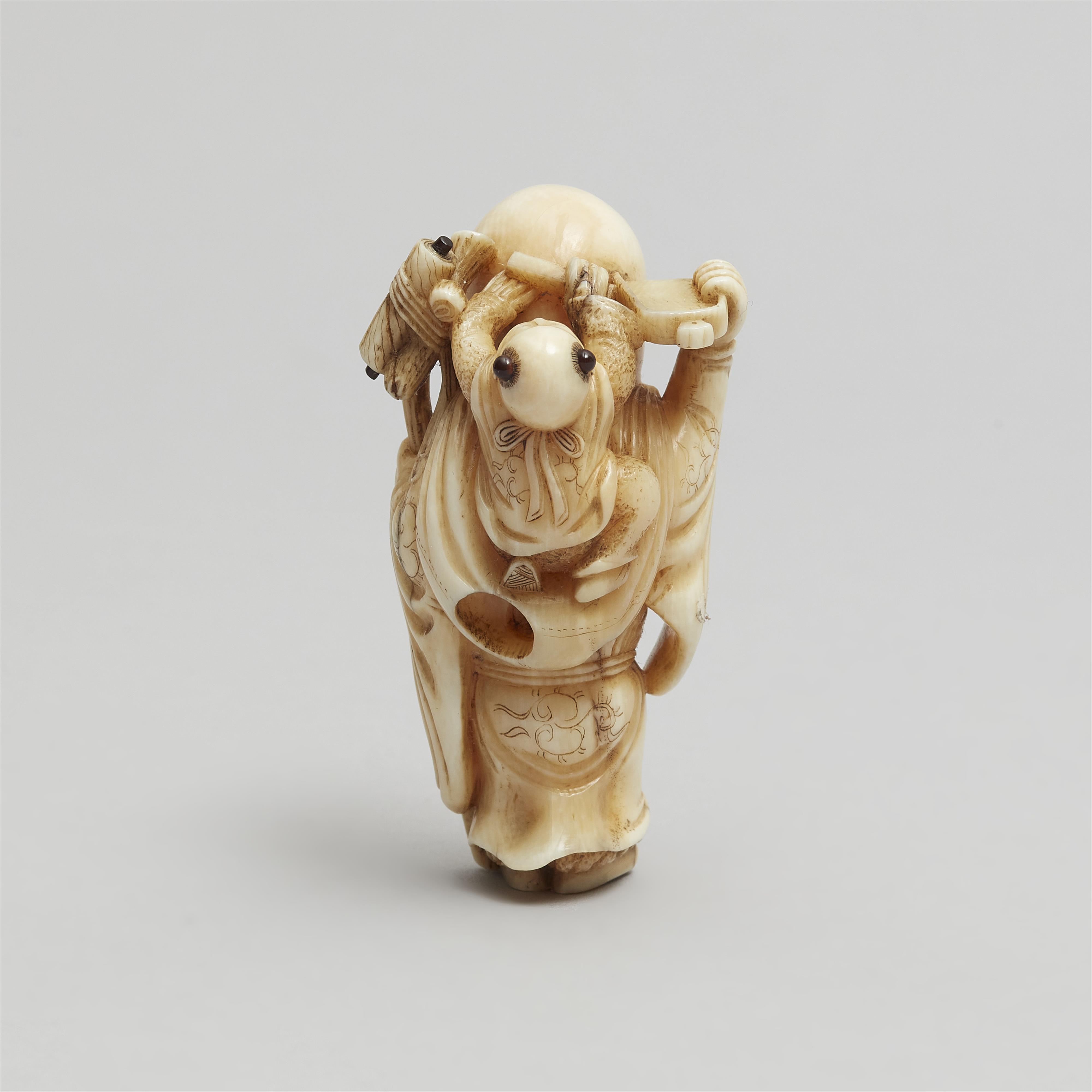 An amusing ivory netsuke of Fukurokuju and karako. 19th century - image-9