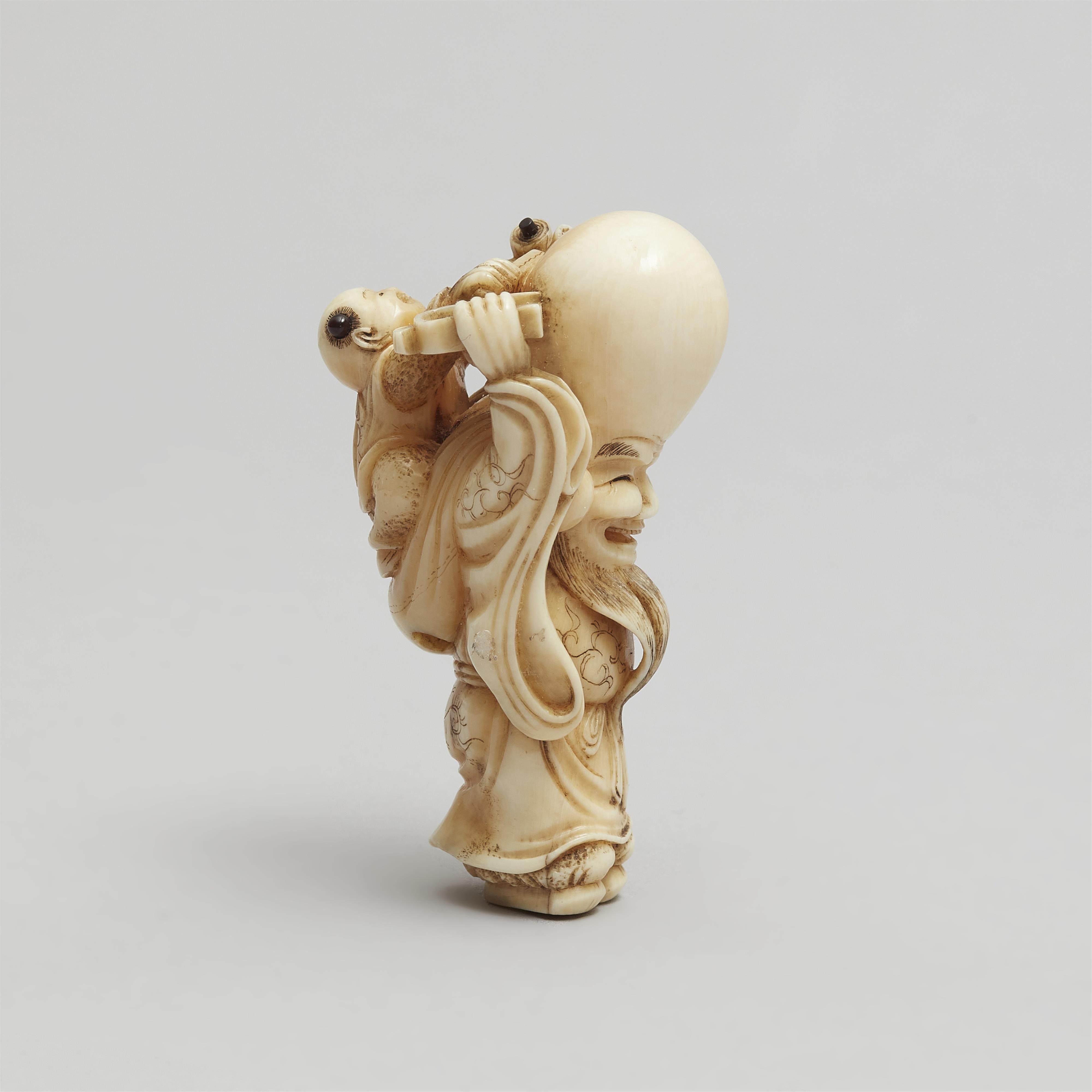 An amusing ivory netsuke of Fukurokuju and karako. 19th century - image-10