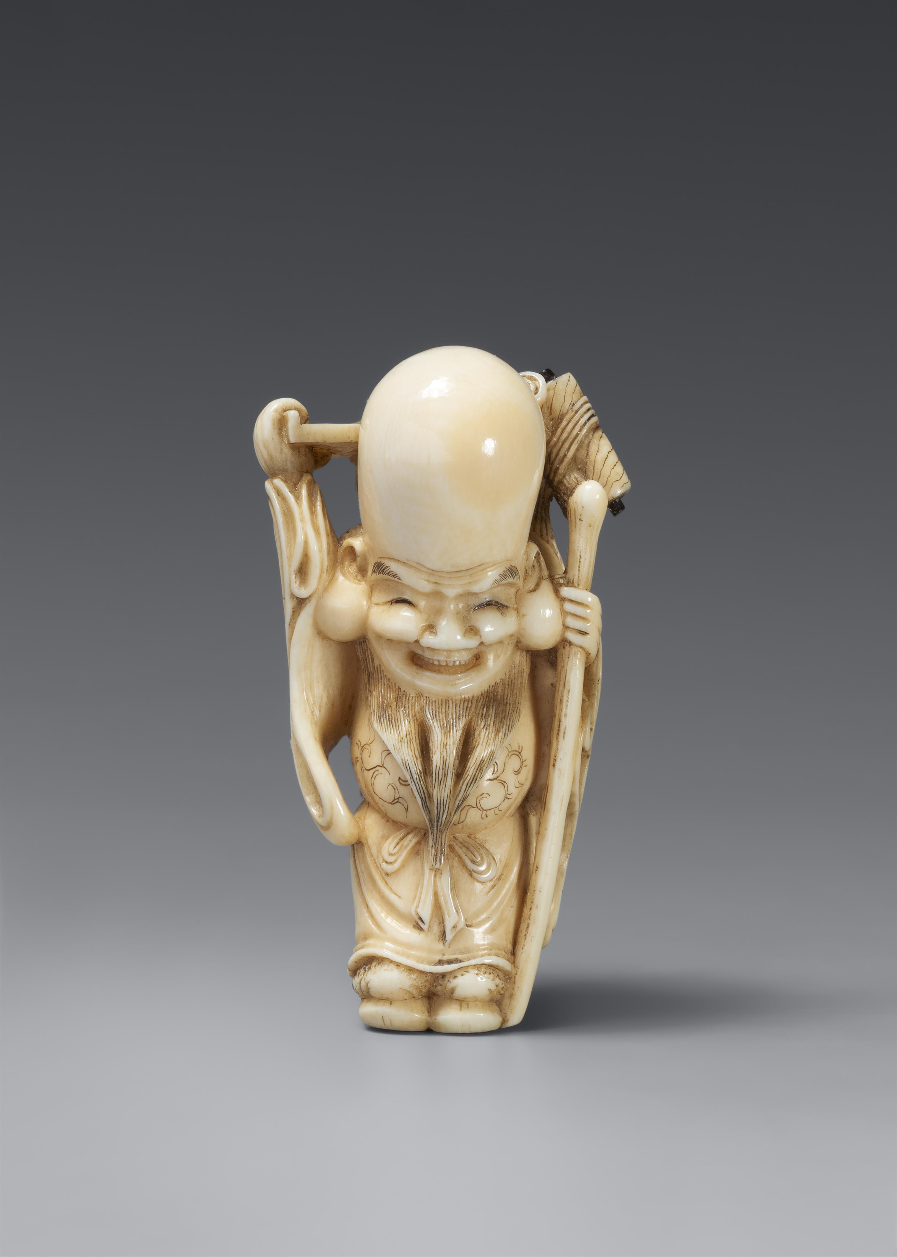 An amusing ivory netsuke of Fukurokuju and karako. 19th century - image-1