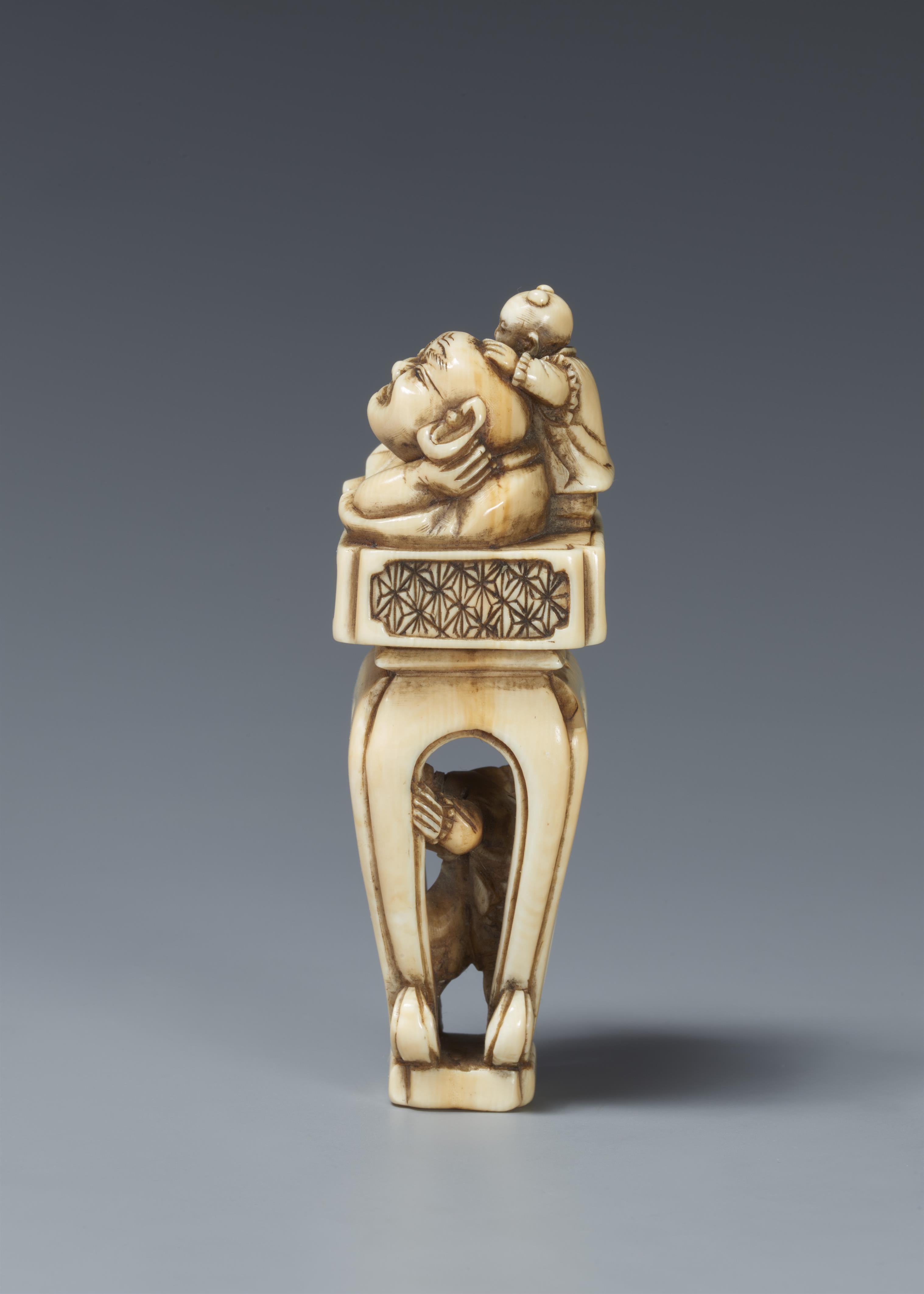 An ivory netsuke of Hotei on a high Chinese-style table. 19th century - image-3