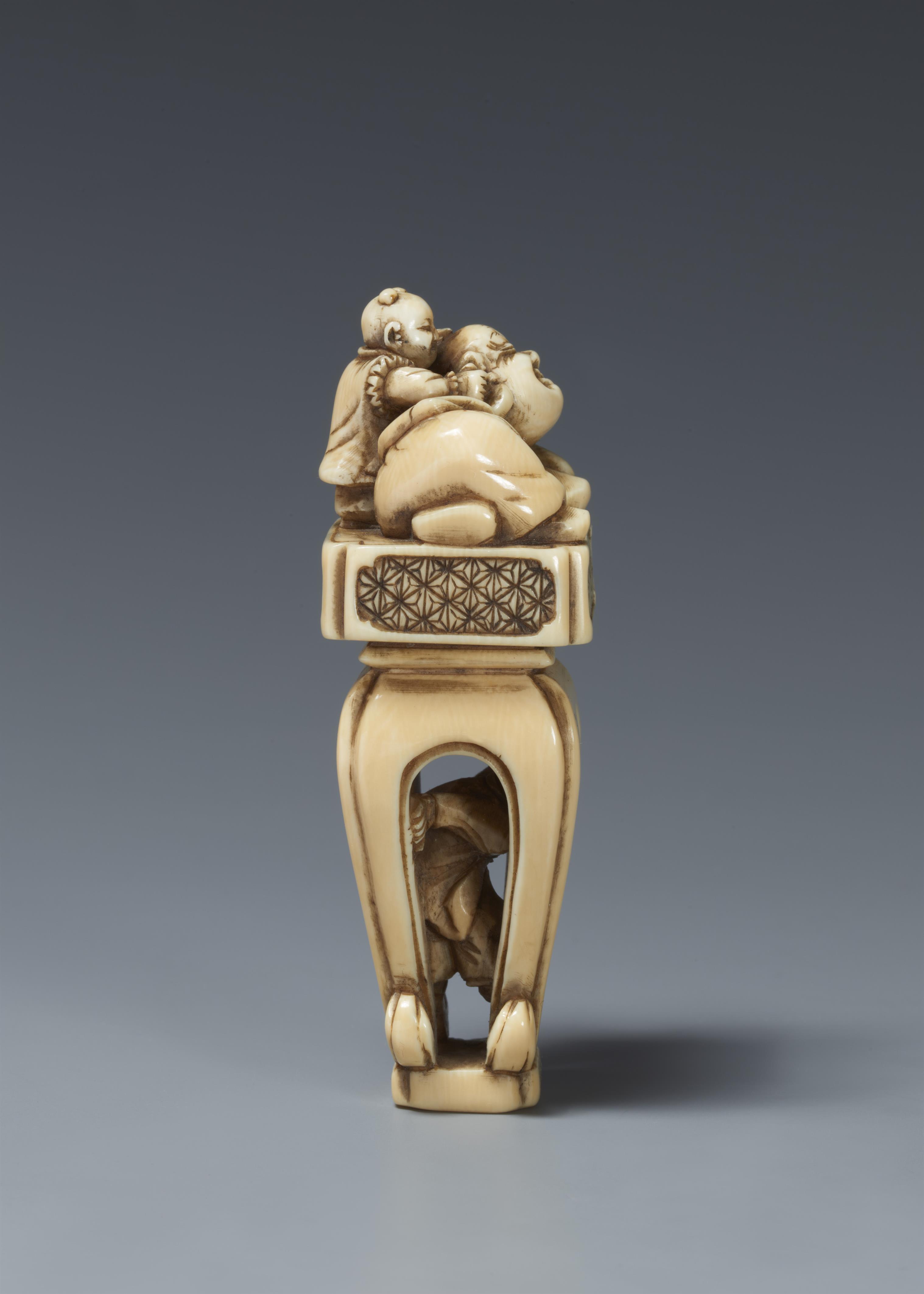 An ivory netsuke of Hotei on a high Chinese-style table. 19th century - image-4