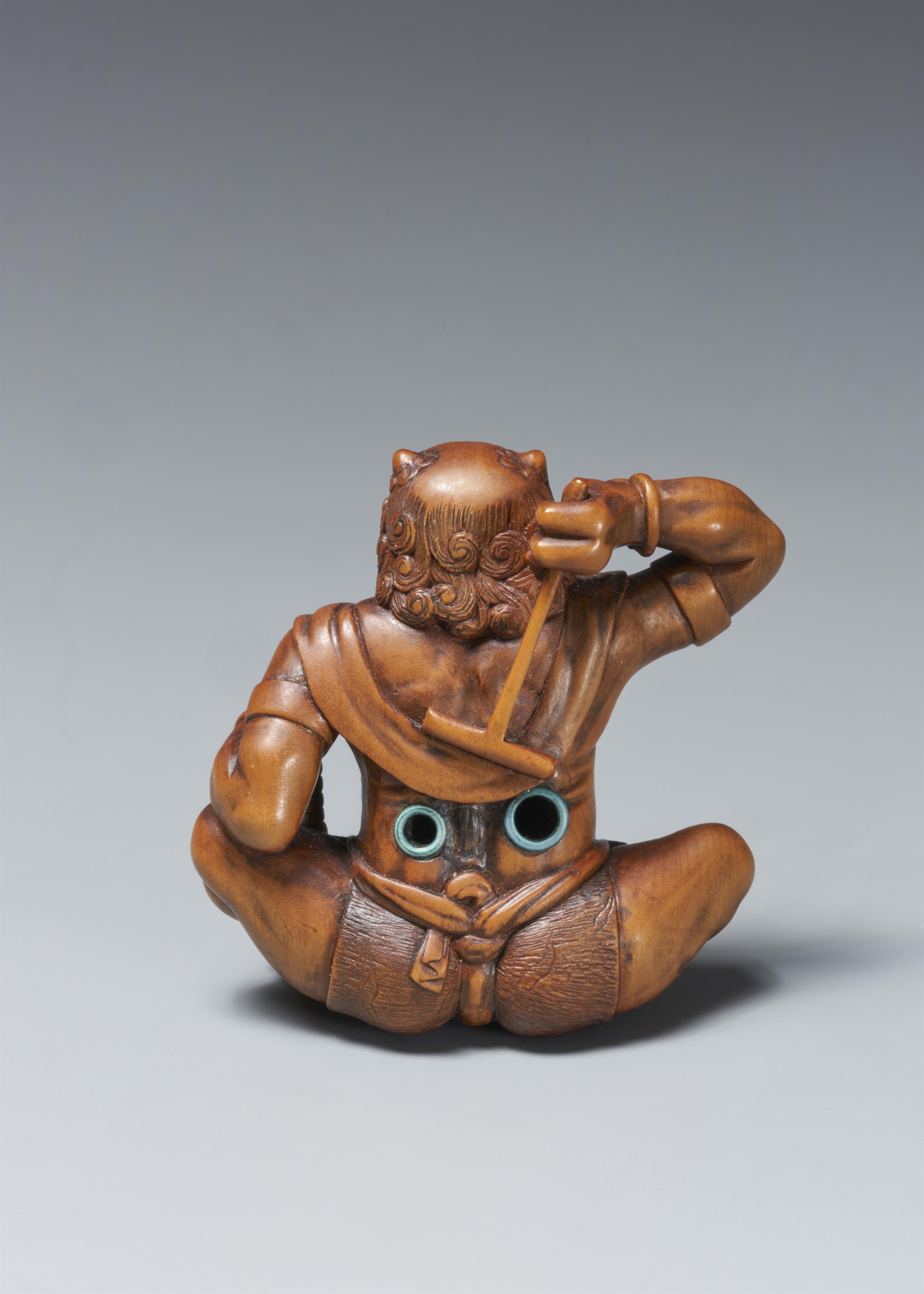 Großes Okimono-Netsuke. Fröhlicher oni. Buchsbaum. Spätes 19. Jh. - image-2