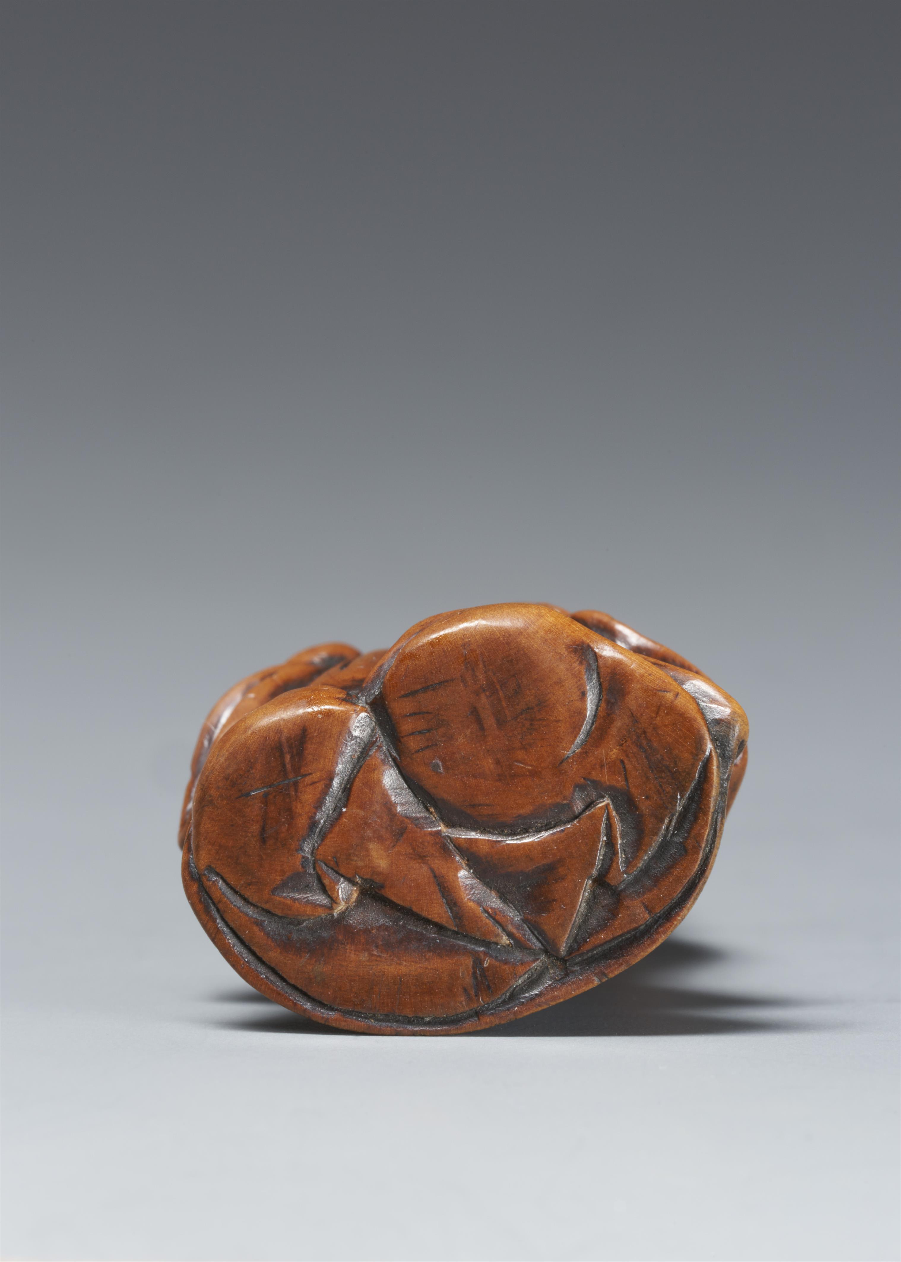 A boxwood netsuke of a jolly Okame. 19th century - image-5