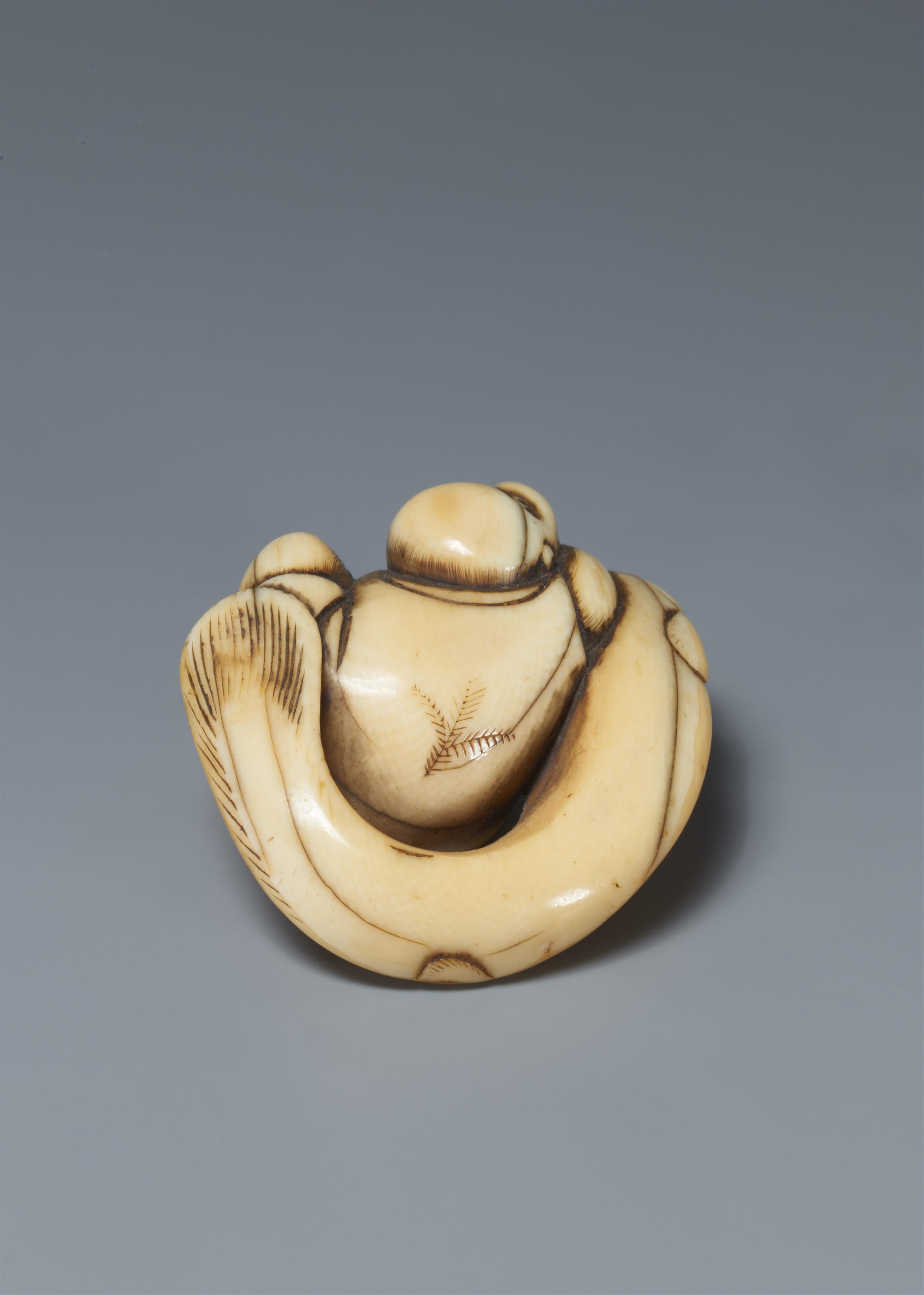 An ivory netsuke of a monkes keeping down the earthquake fish.18th century - image-2