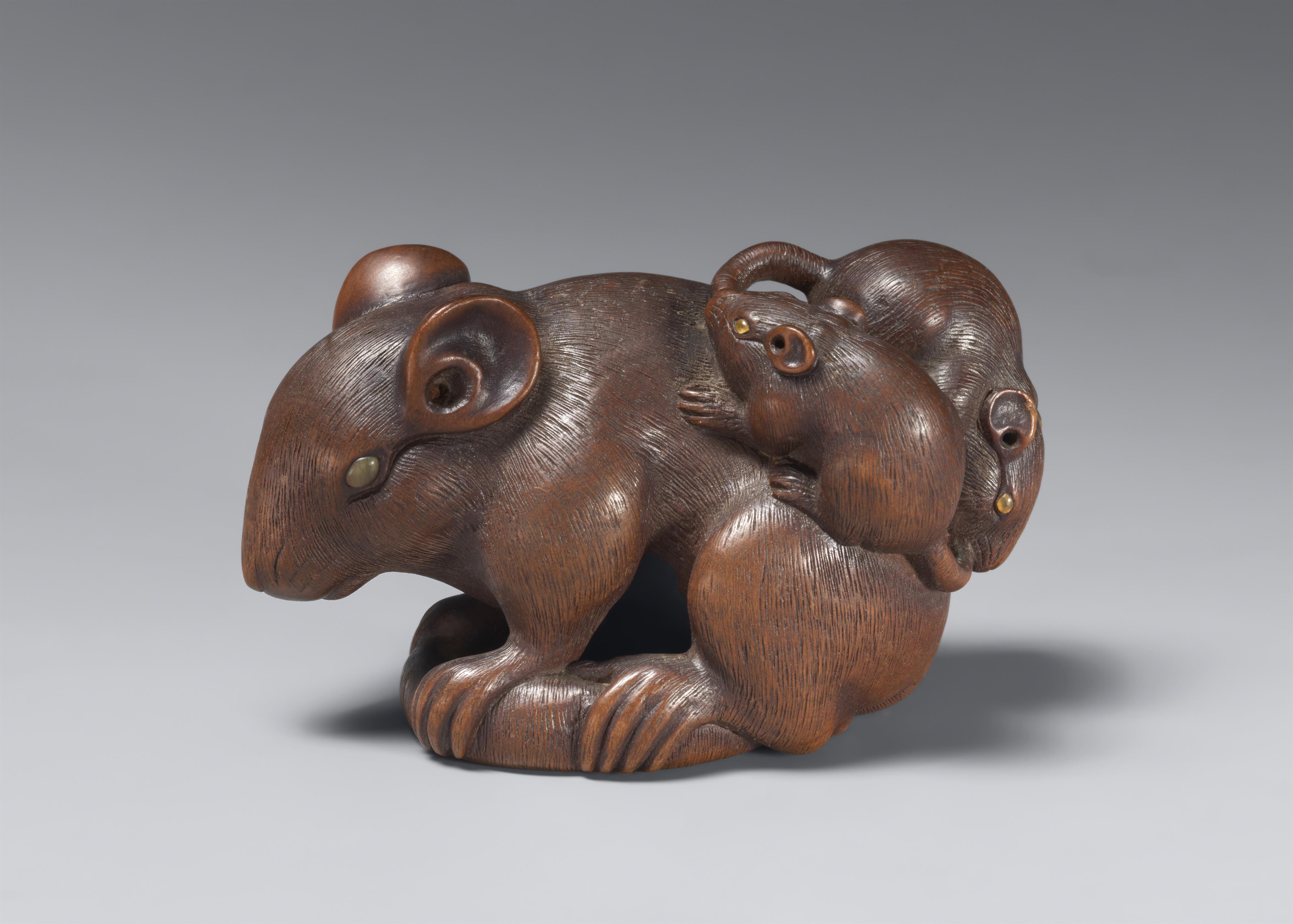 A wood okimono netsuke of rats. Second half 19th century - image-1