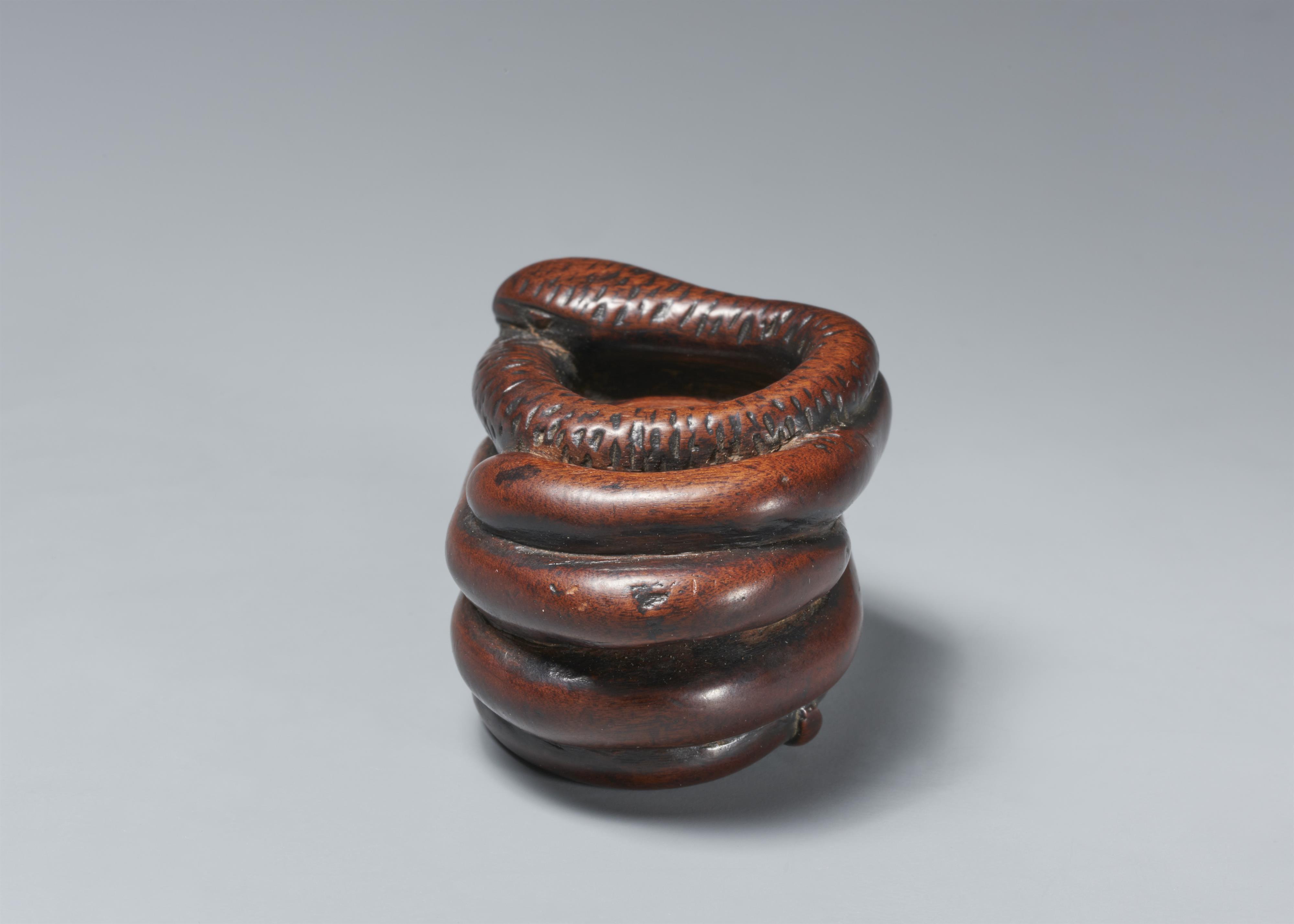 A large wood netsuke of a snake. Early 19th century - image-4