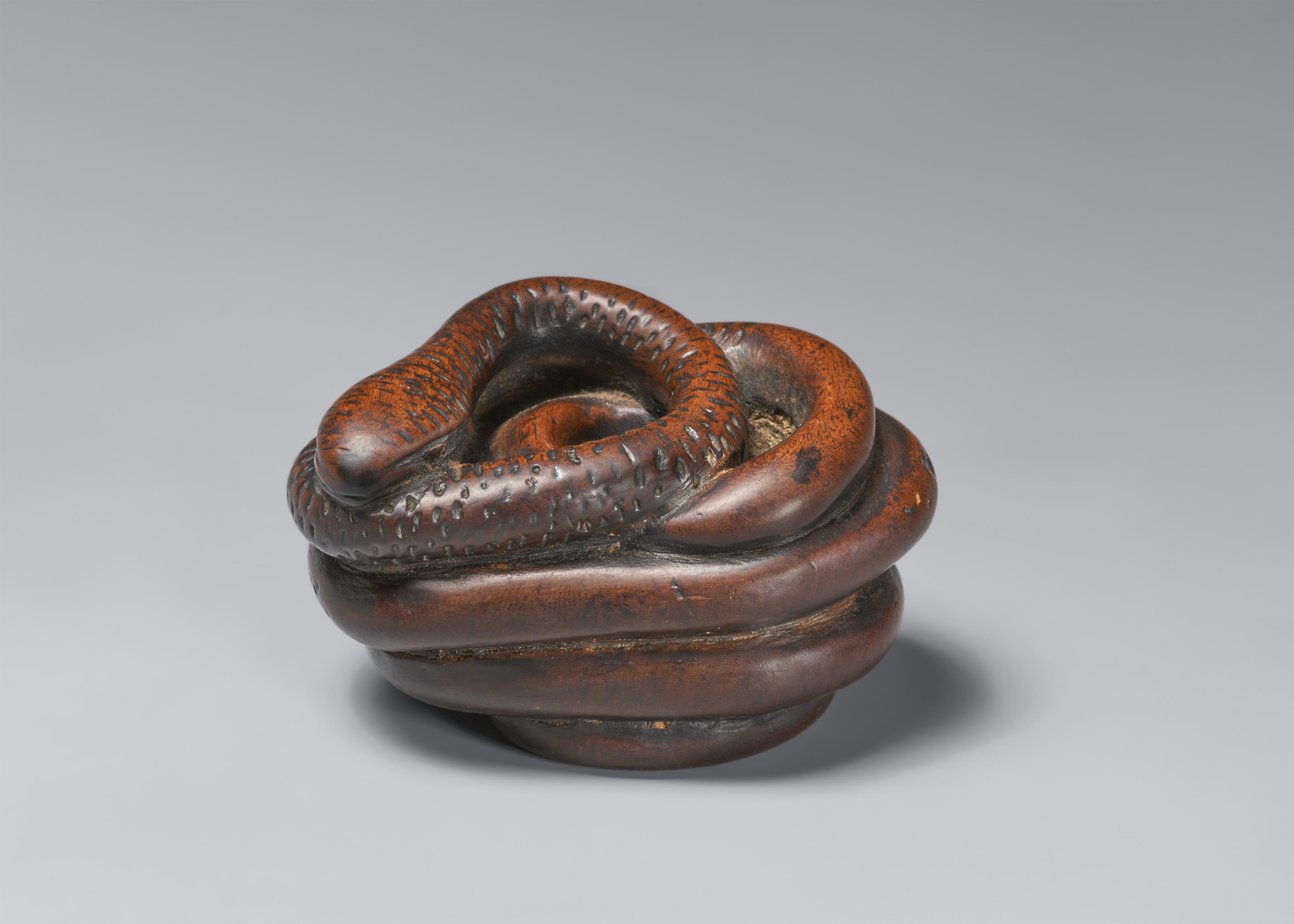 A large wood netsuke of a snake. Early 19th century - image-1