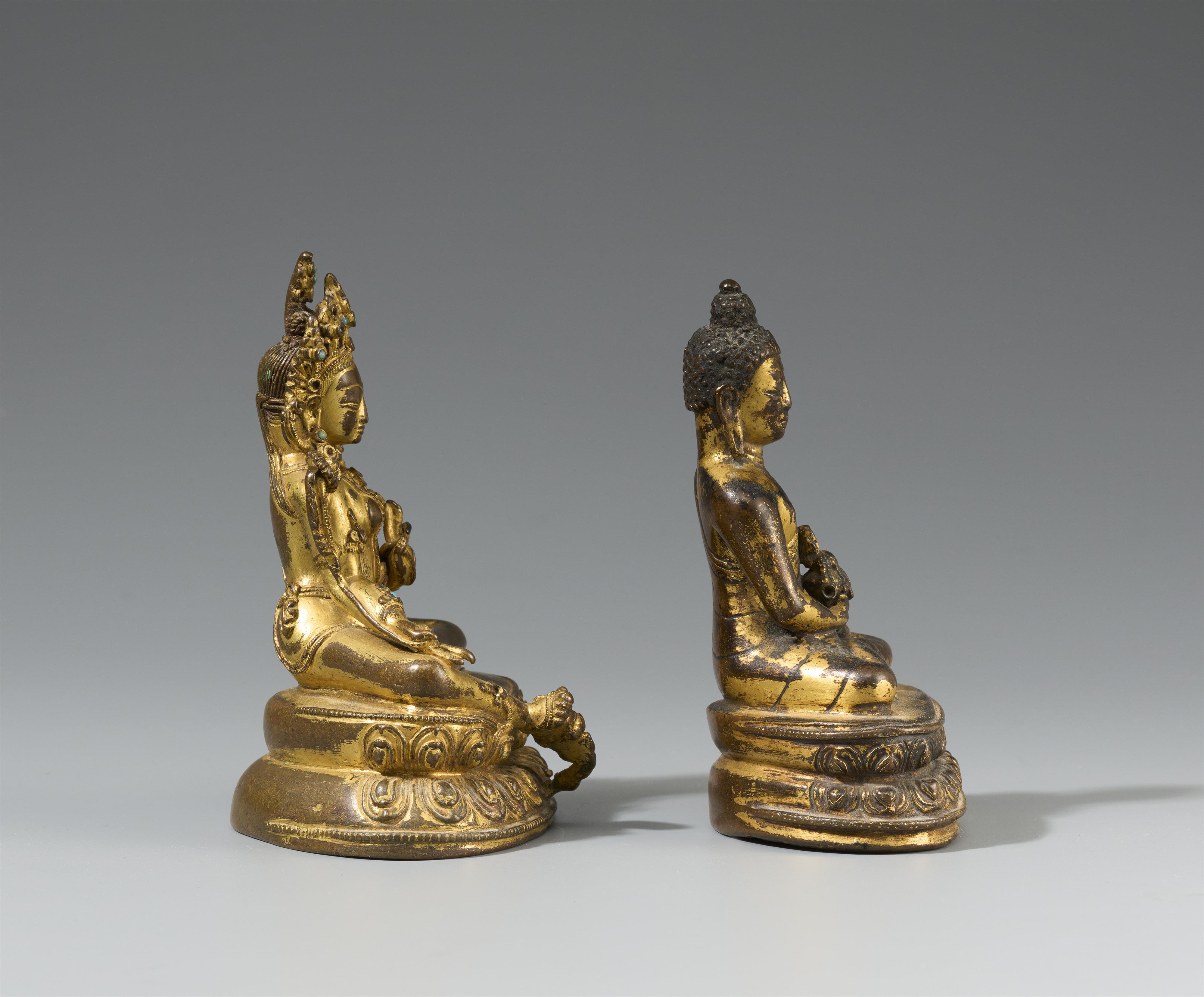 A gilt bronze figure of Shakyamuni buddha and of Shyamatara. Tibet, 17th and 19th century - image-4