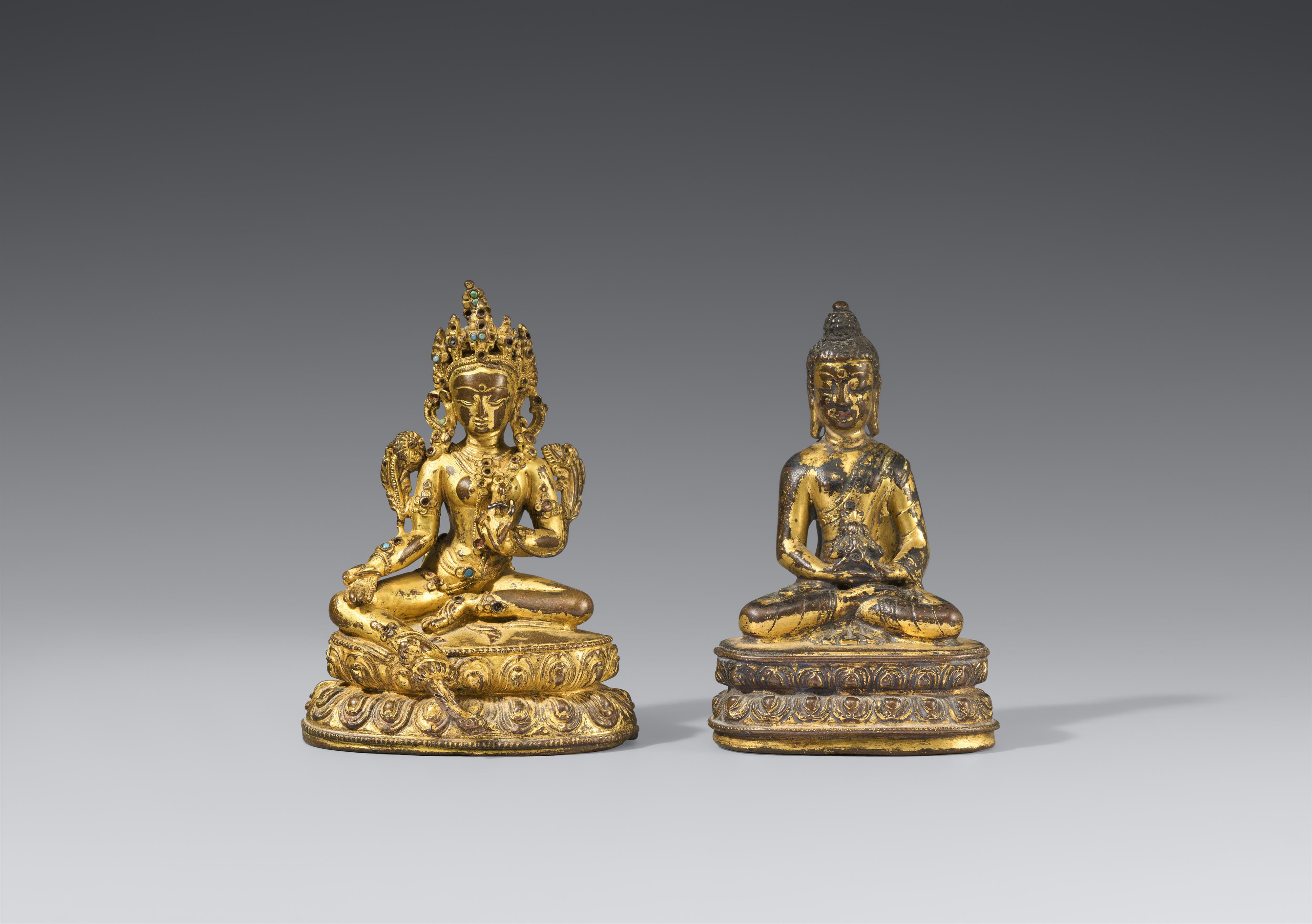 Figur des Buddha Shakyamuni und Figur der Shyamatara. Vergoldete Bronze. Tibet, 17. Jh. und 19. Jh. - image-1