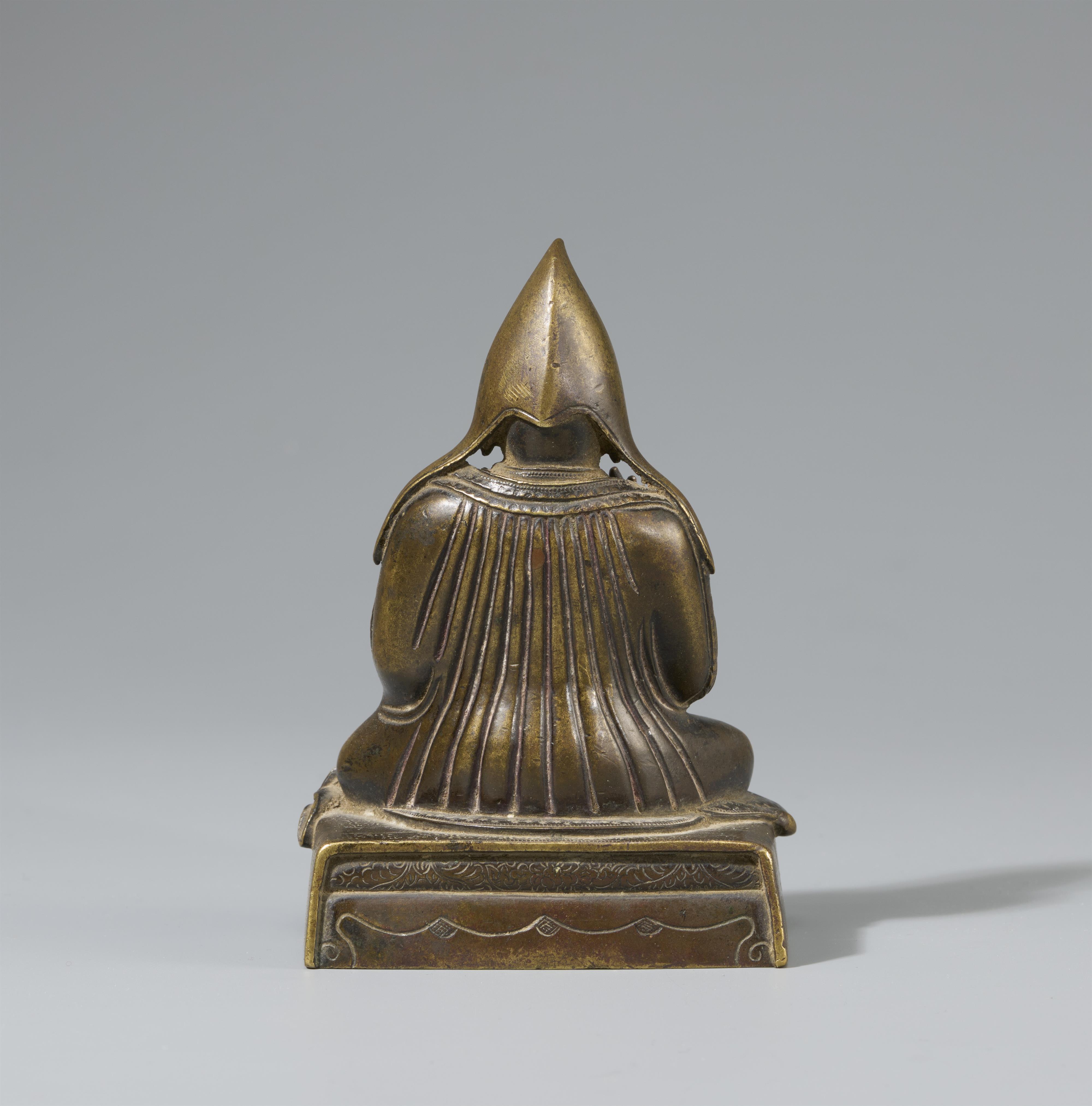 Gelugpa-Lama. Bronze. Tibet, 17./18. Jh. - image-2