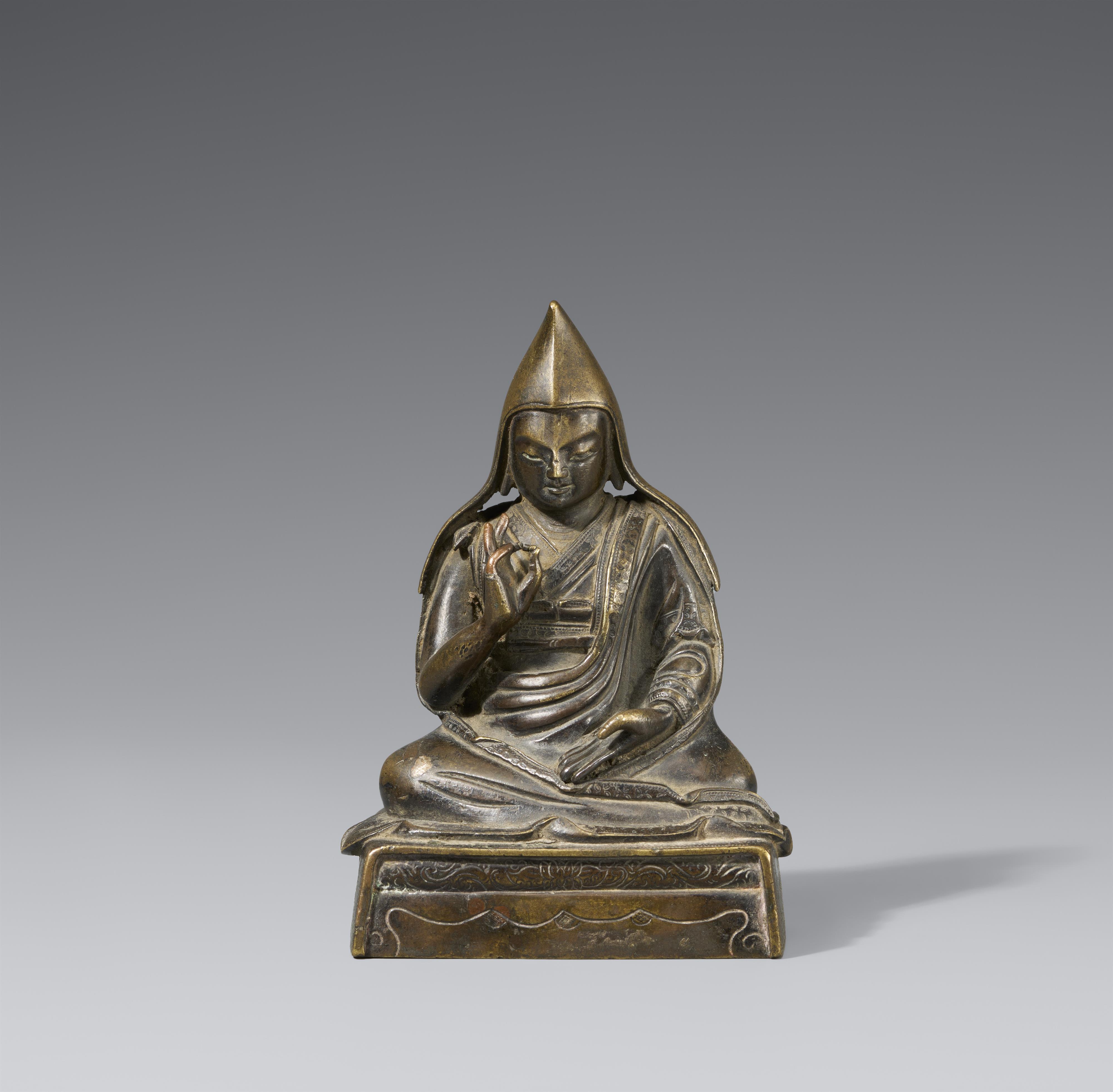 A bronze figure of a Gelugpa lama. Tibet, 17th/18th century - image-1