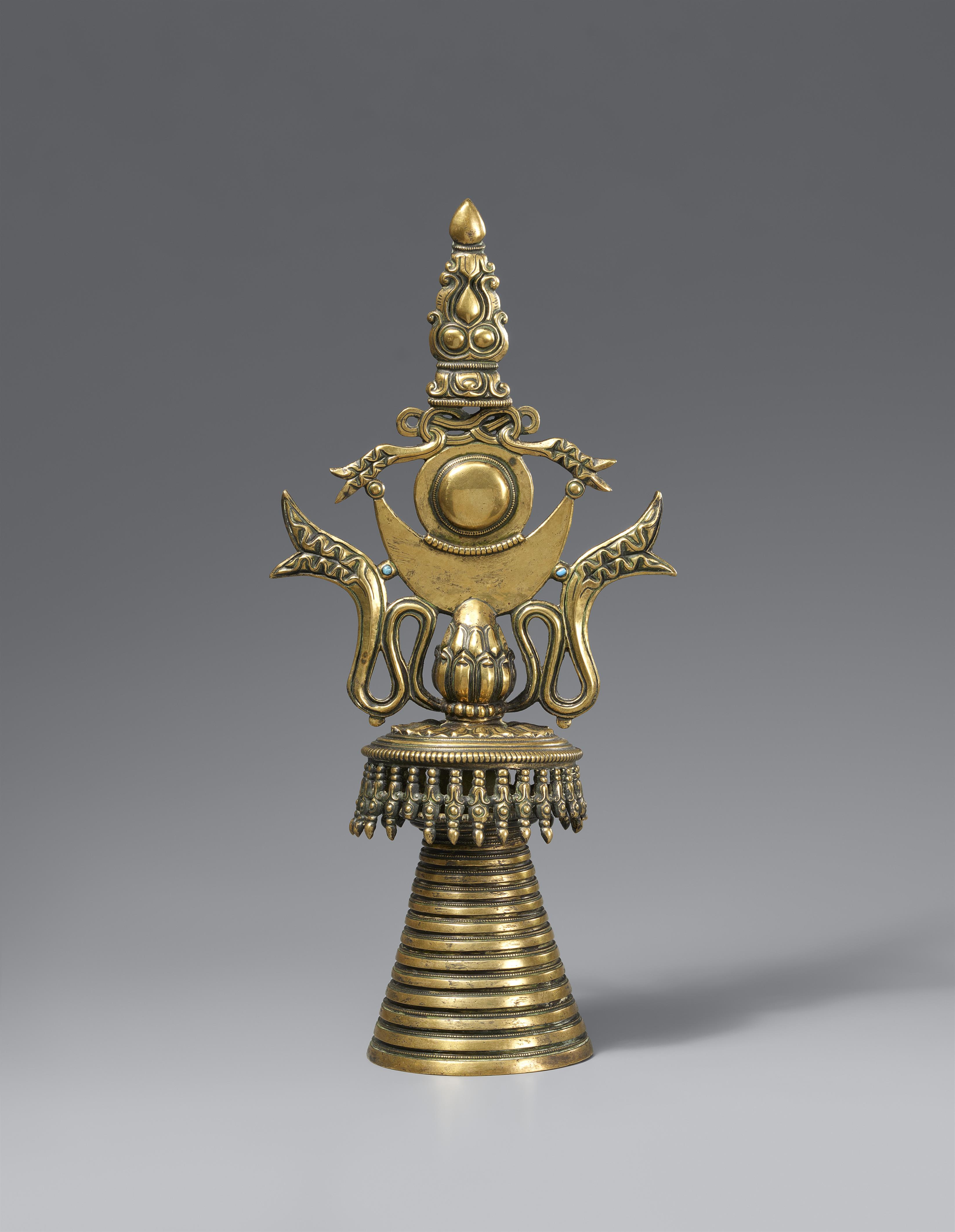 Teil eines Stupas. Bronze. Tibet, 14. Jh. - image-1