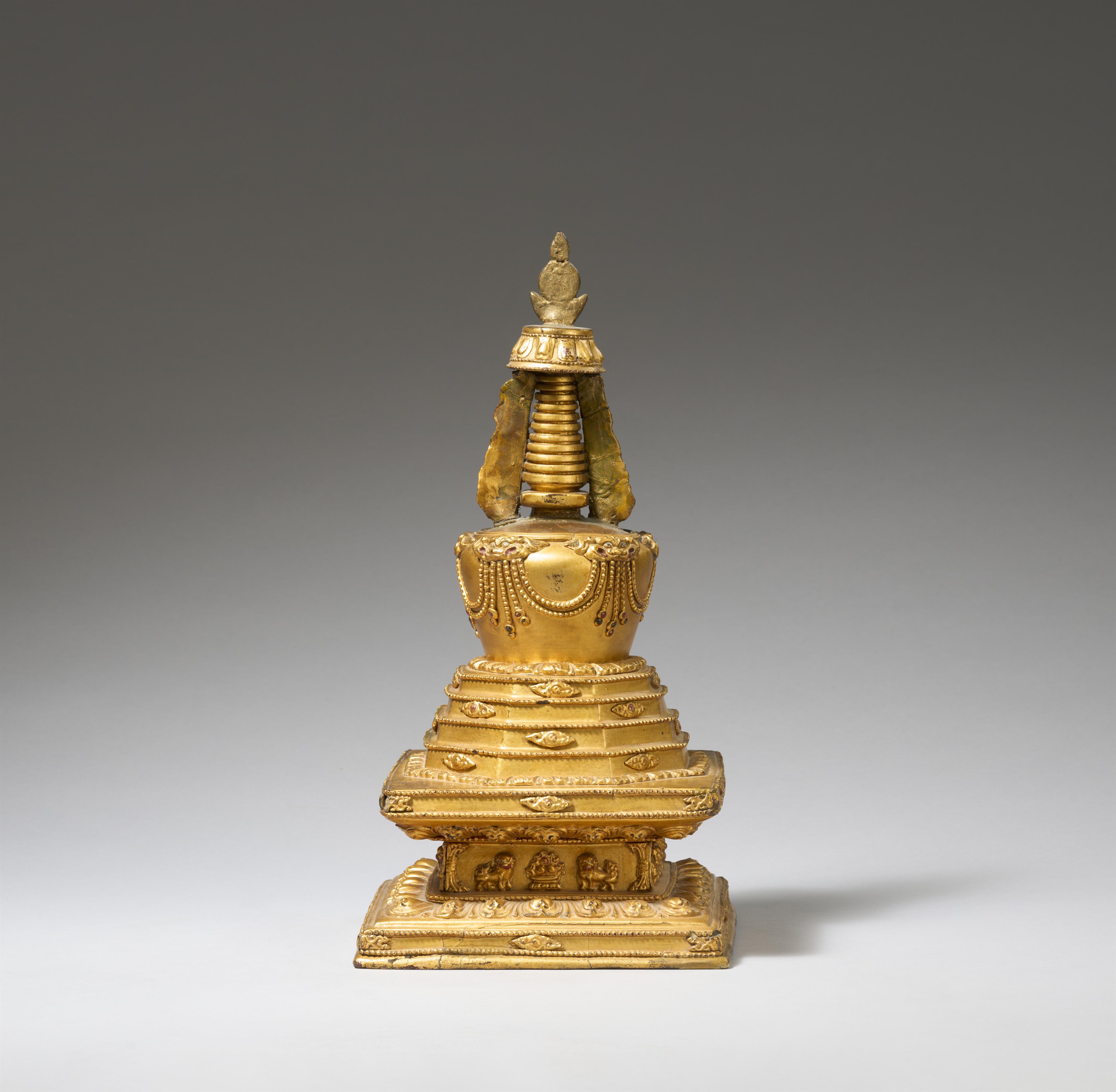 A gilt and polychromed wood stupa (mChod-rten) on a lion throne. Tibet, 19th century - image-2