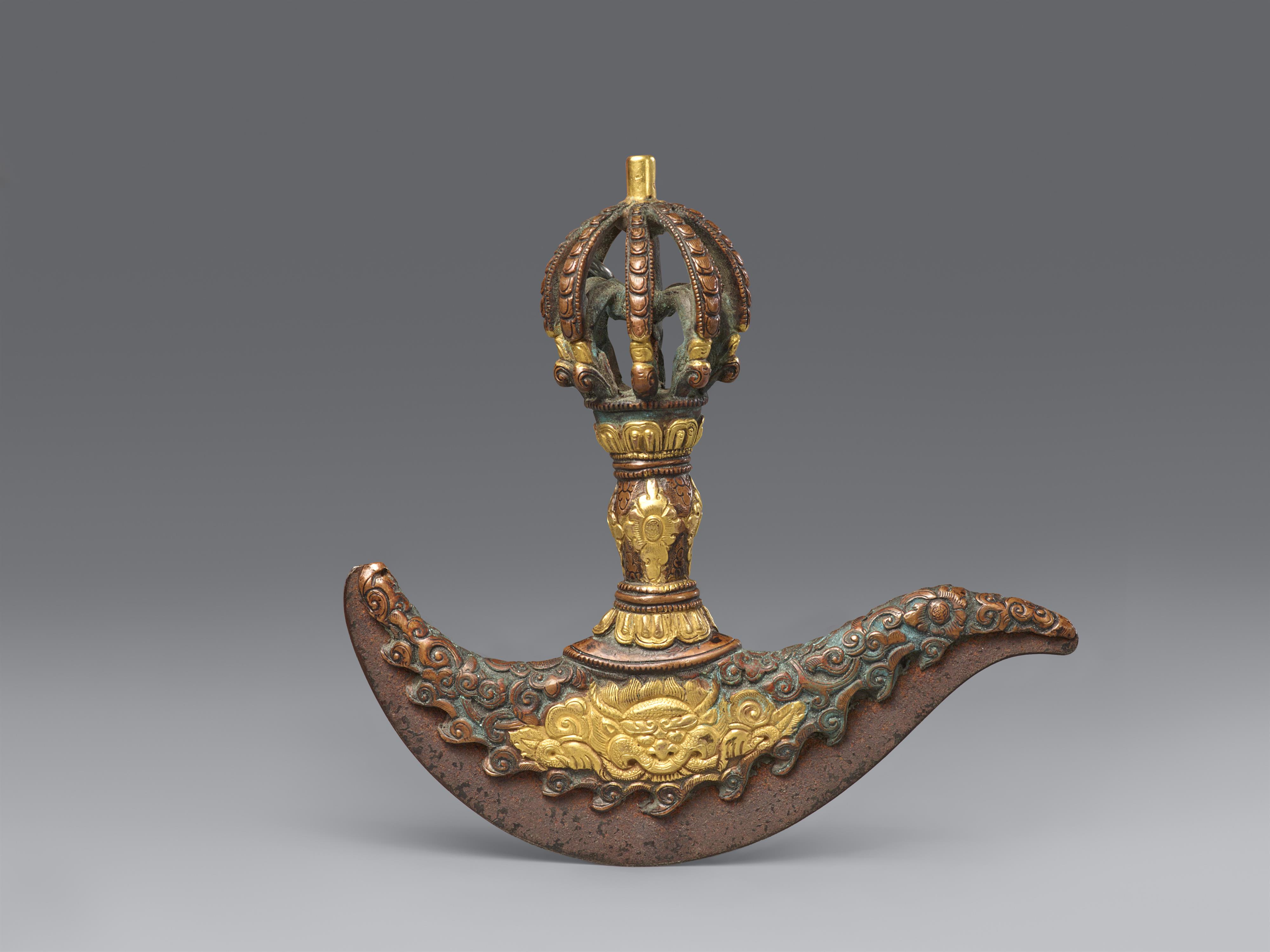 Ritual-Hackmesser (kartrika). Eisen und teilvergoldetes Kupfer. Tibet, 18./19. Jh. - image-2