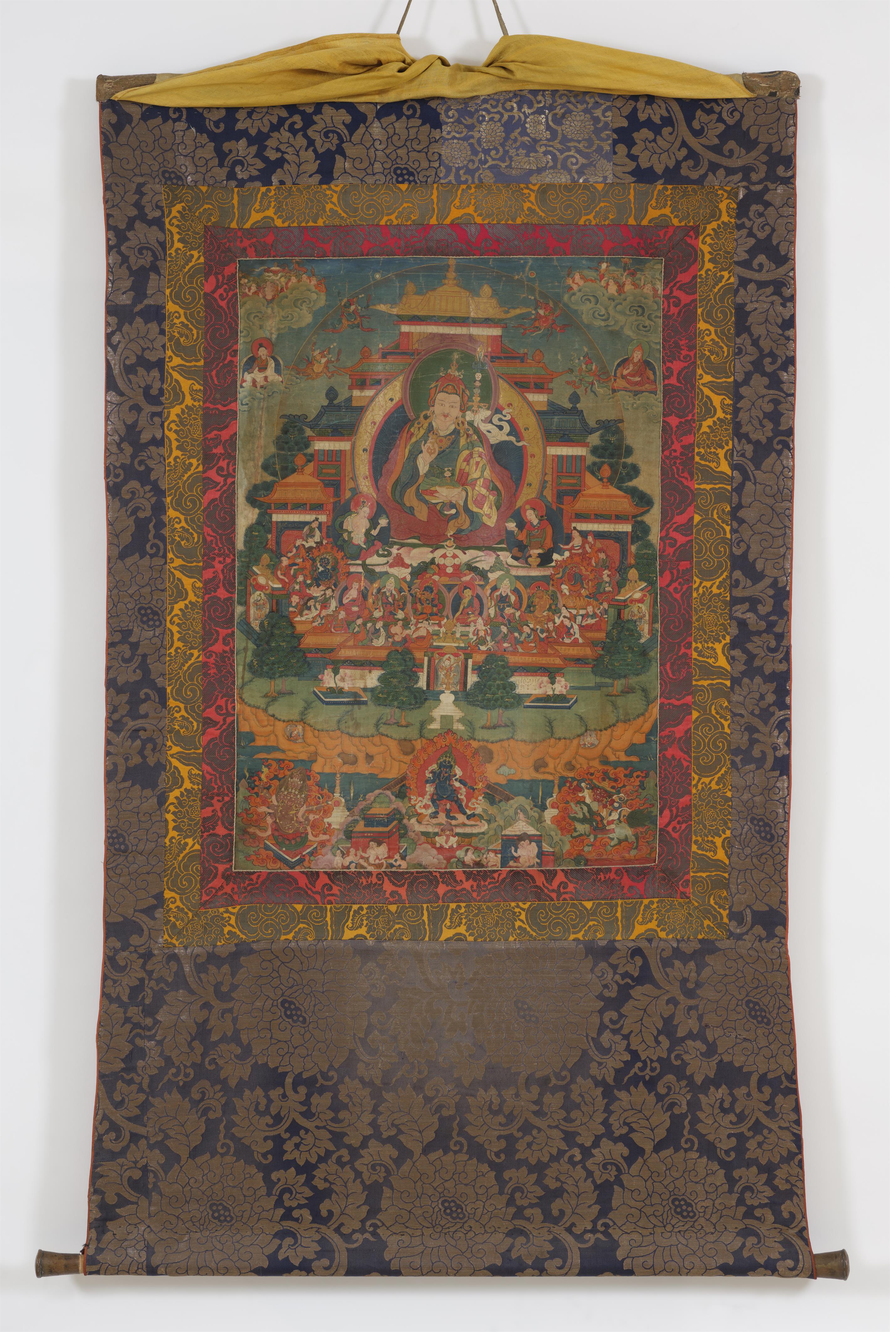 Thangka des Padmasambhava im Reinen Land des Kupferberg-Paradieses. Tibet. 18./19. Jh. - image-2