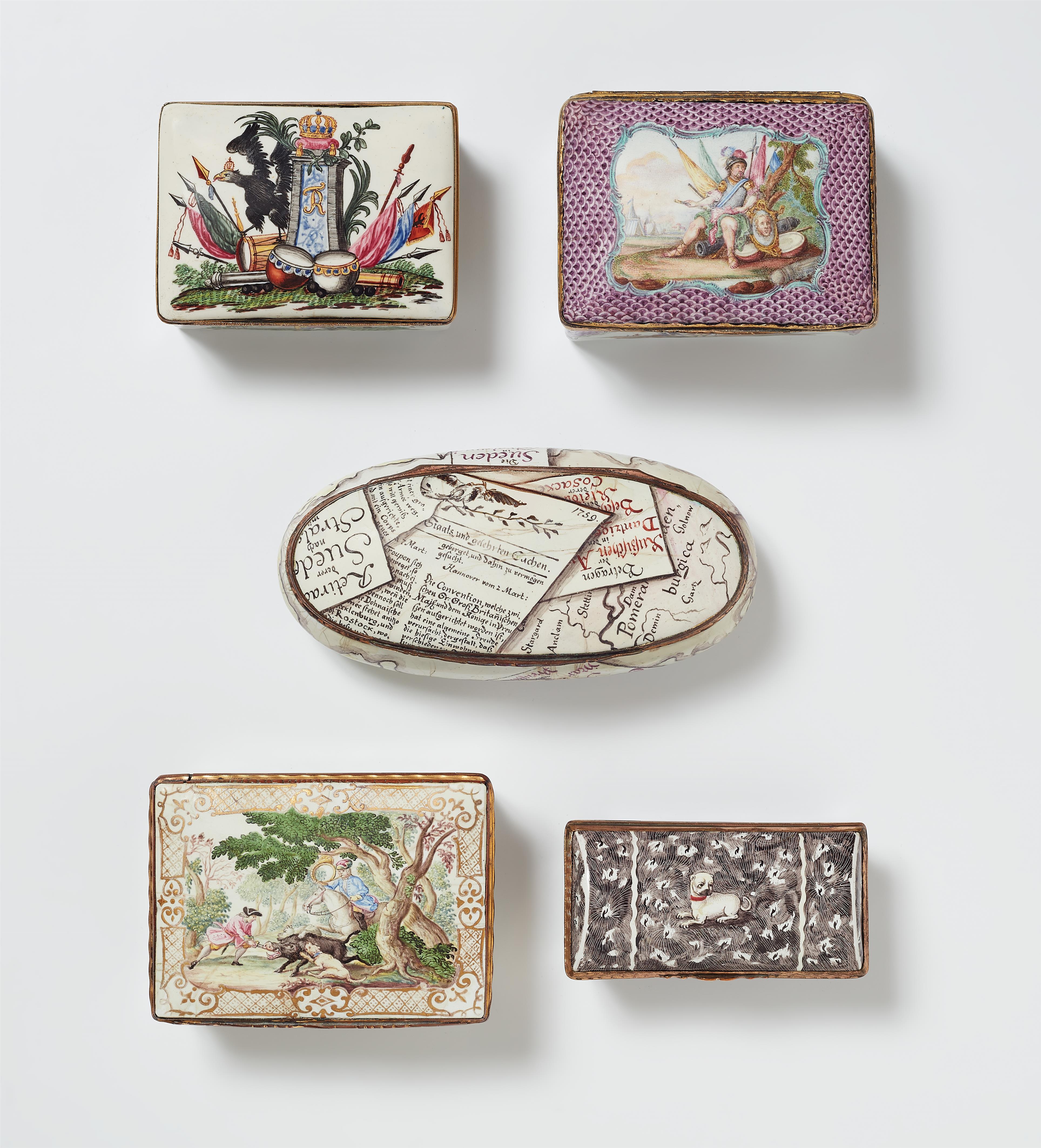 A Berlin enamel snuff box with war trophy motifs - image-9