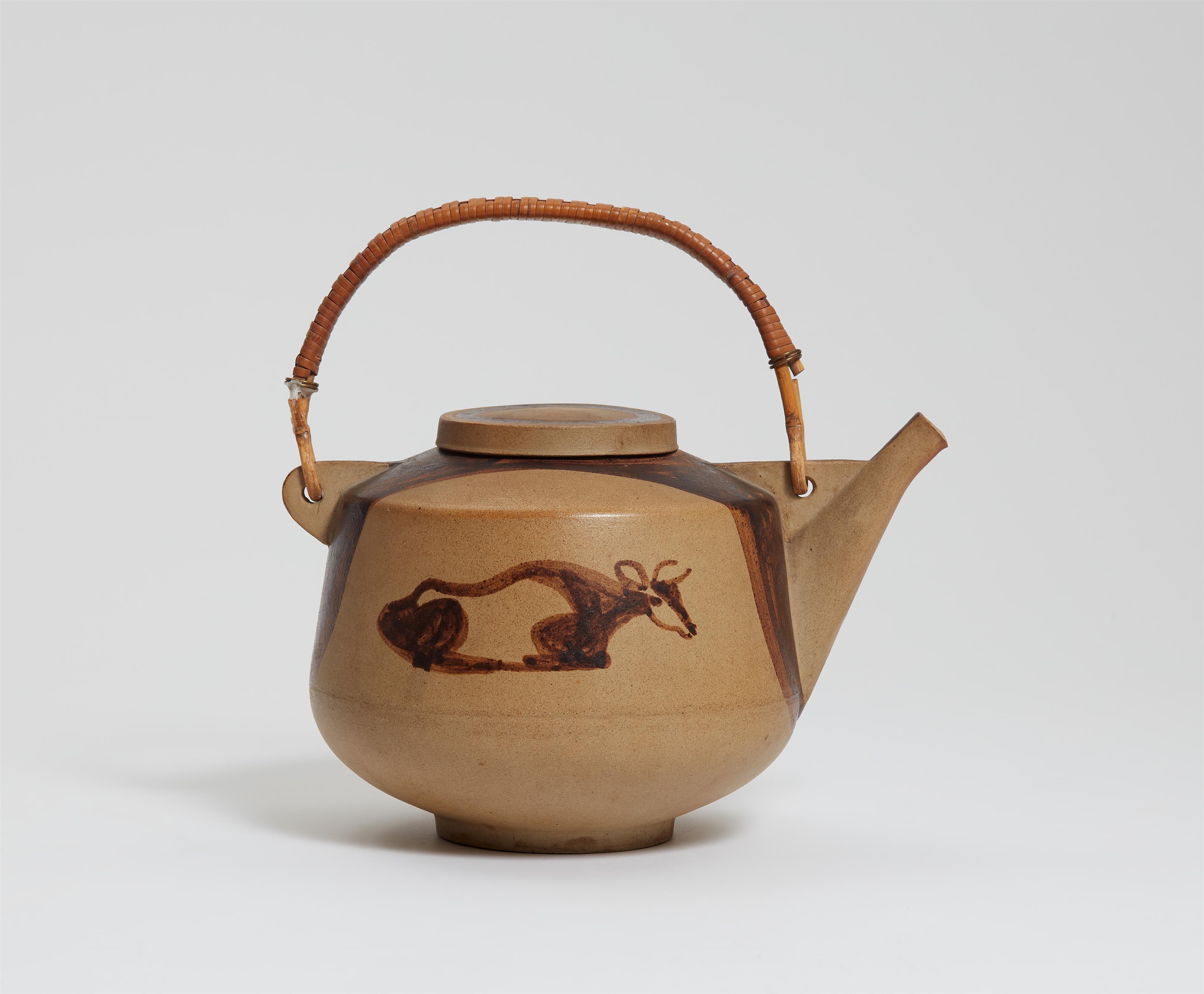 A ceramic teapot with animal motifs
by Gerhard Marcks (1889 - 1981) - image-2