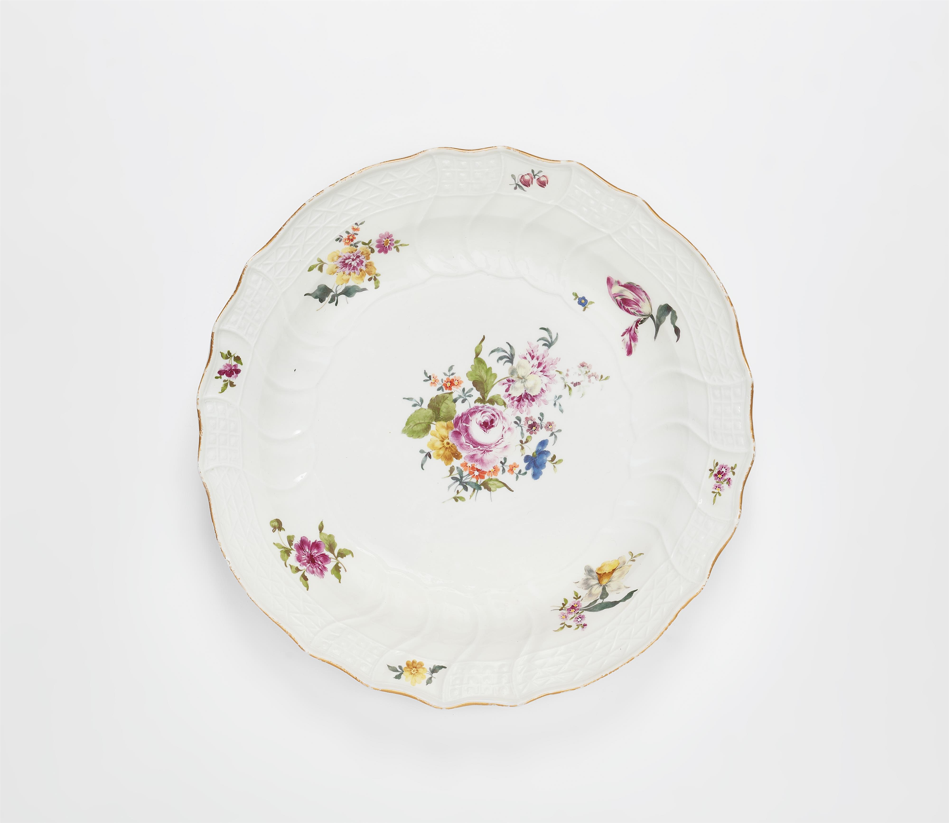 A Meissen porcelain platter with floral decor - image-2