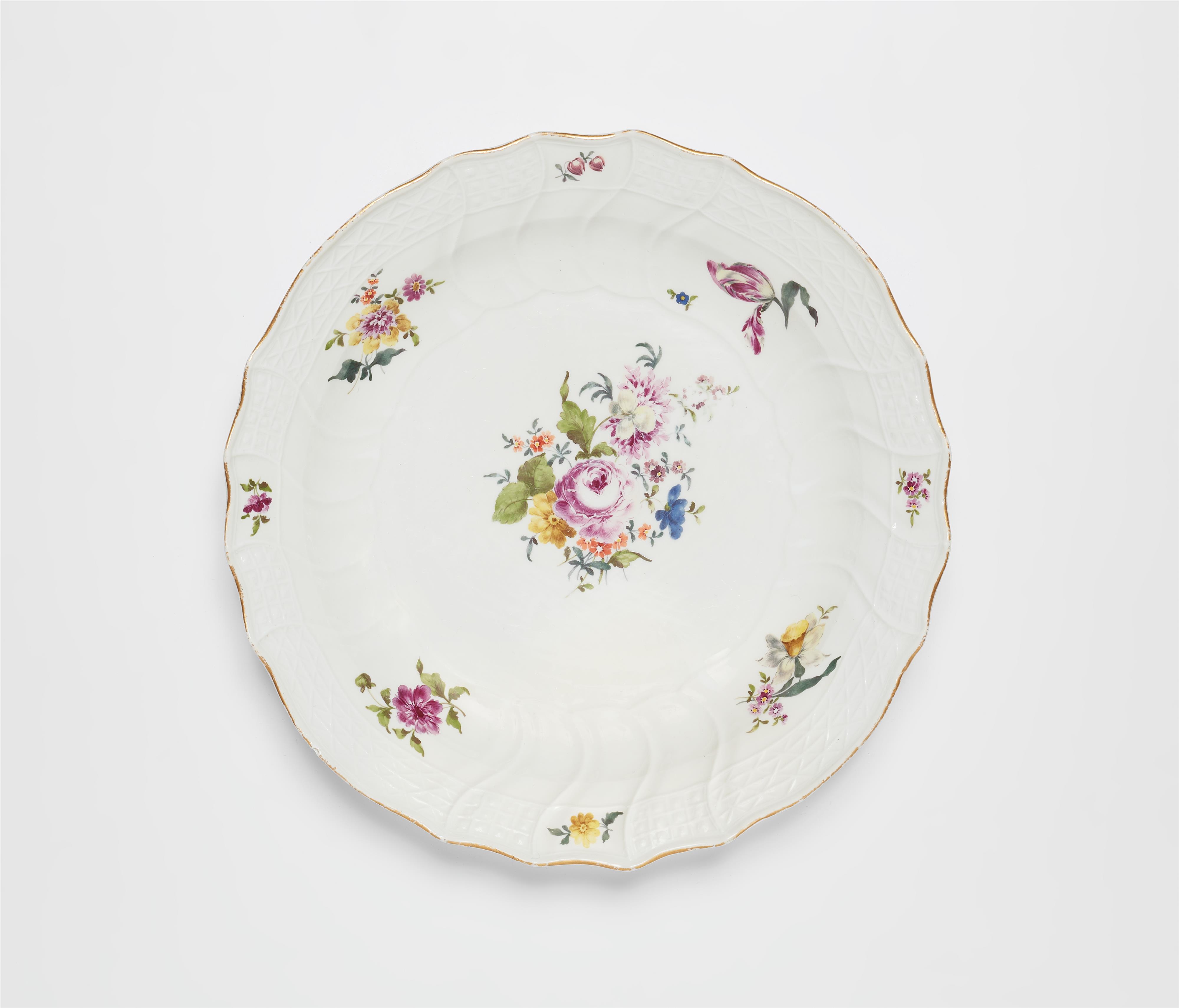 A Meissen porcelain platter with floral decor - image-1