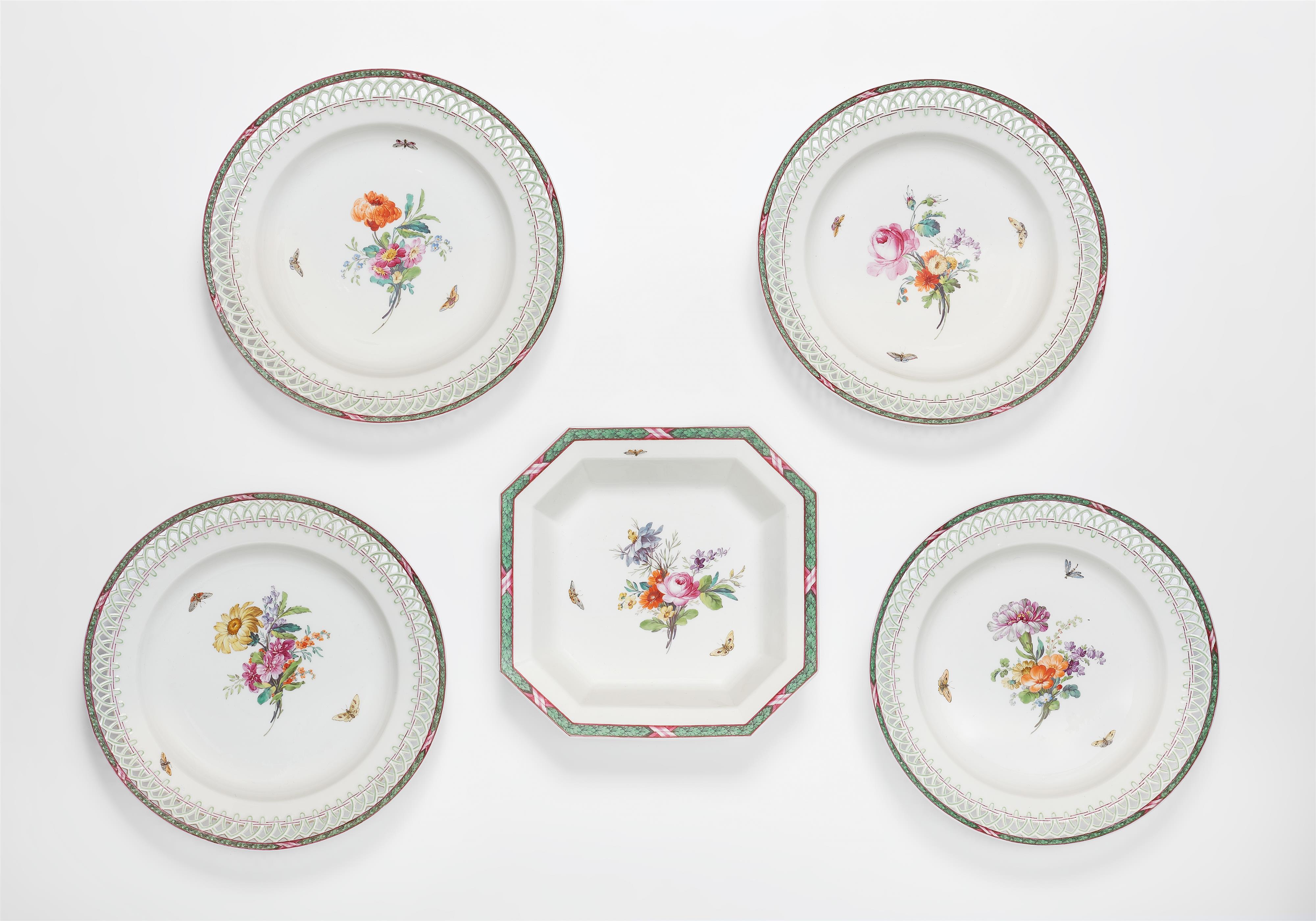 Four Berlin KPM porcelain dessert plates and a compote dish from a dinner service with oak leaf decor - image-2