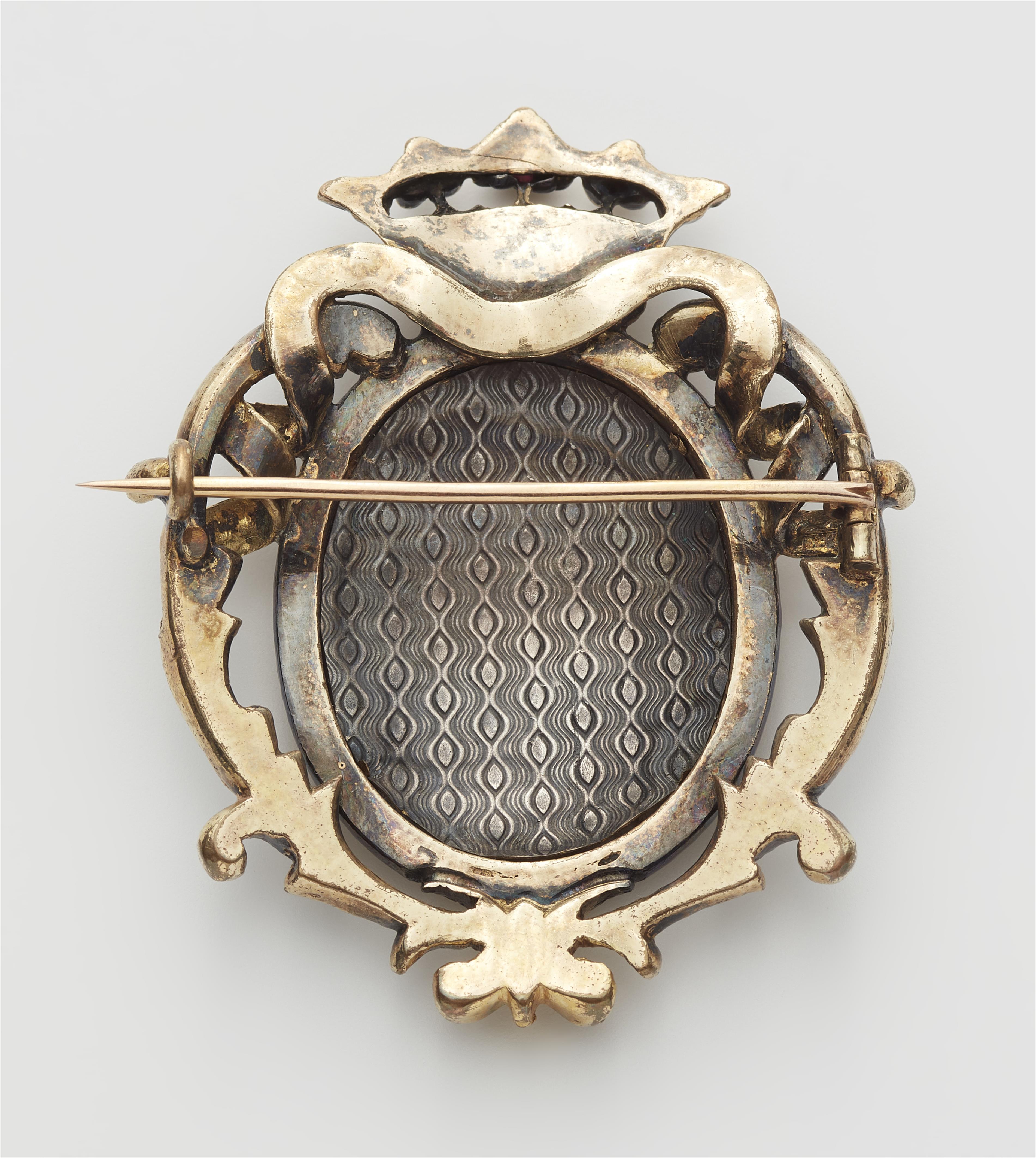 A possibly English silver gilt brooch with an enamel portrait of a noble Baroque gentleman. - image-2