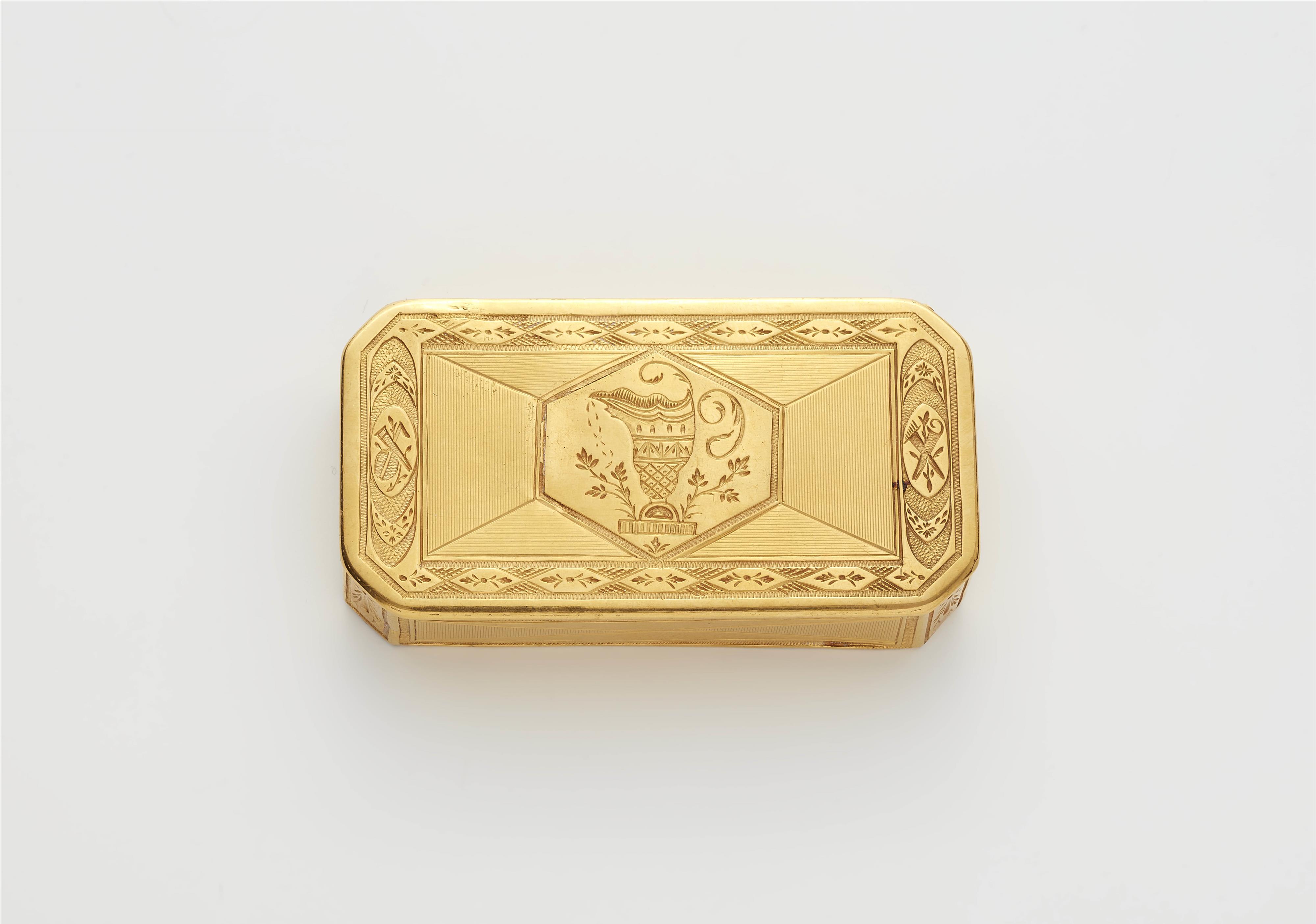 A Neoclassical Galician 20k gold snuffbox. - image-1