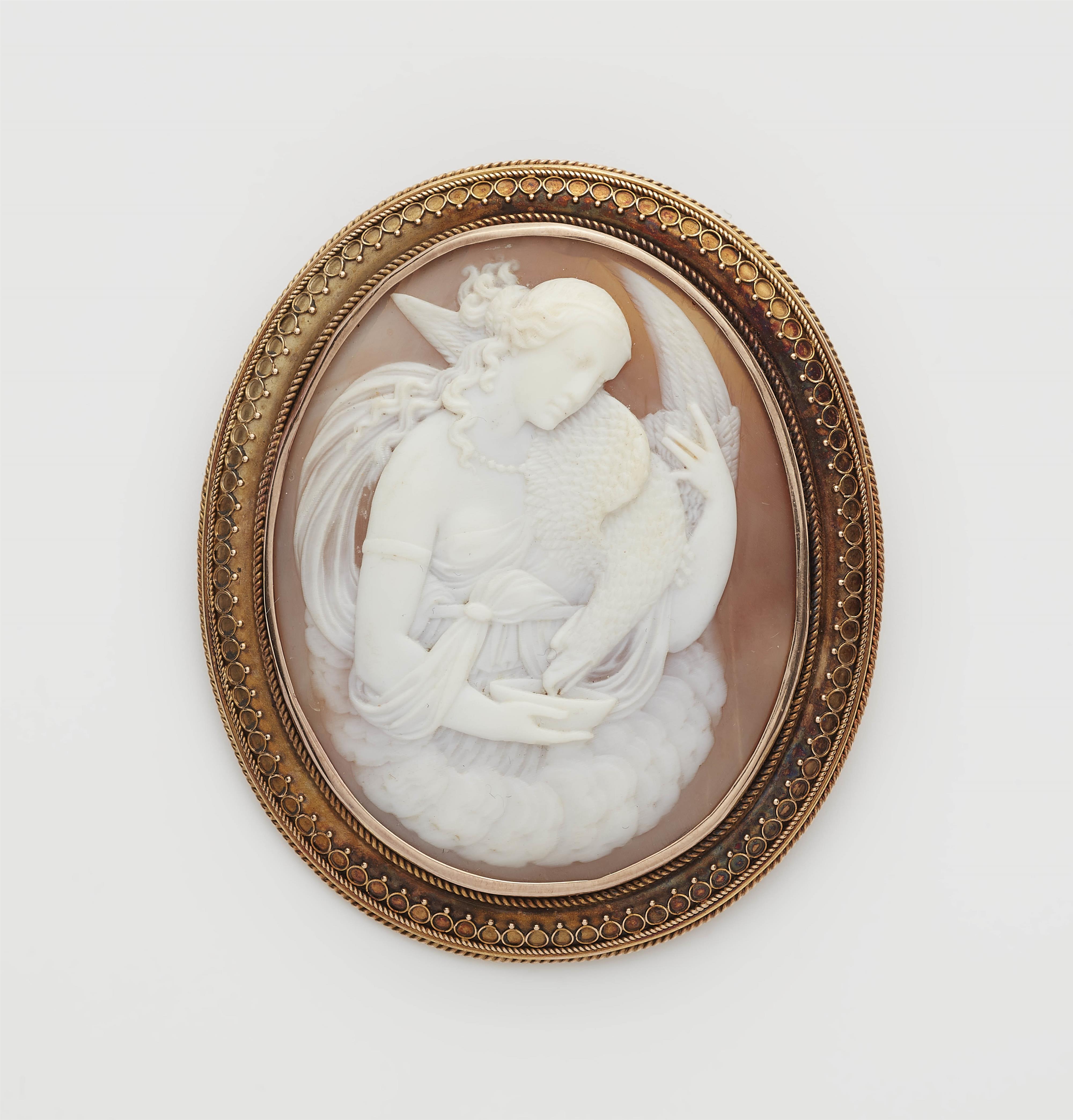 A14k gold and shell cameo brooch. - image-1