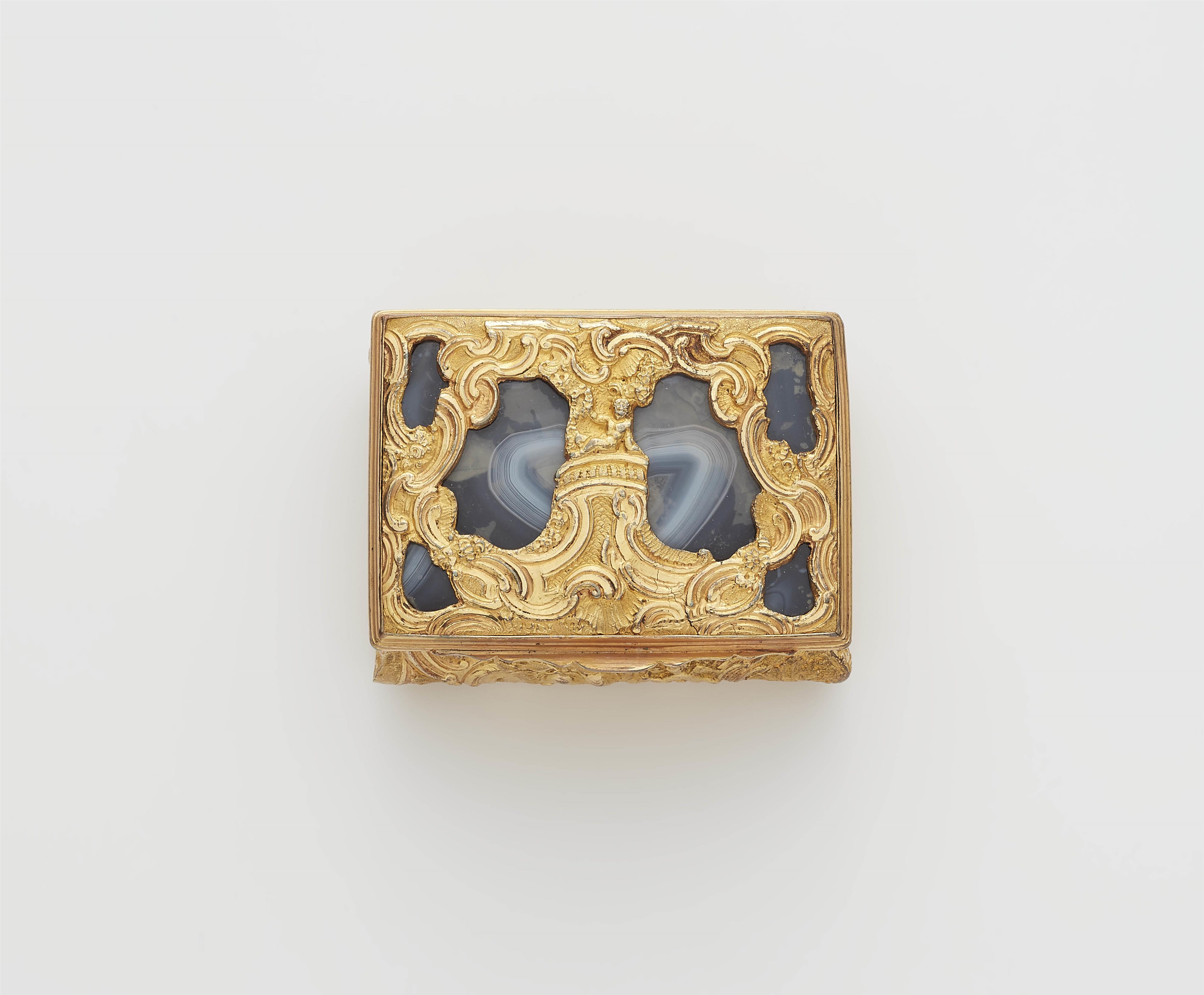 An embossed and chased Rococo agate and gilt copper snuffbox. - image-1