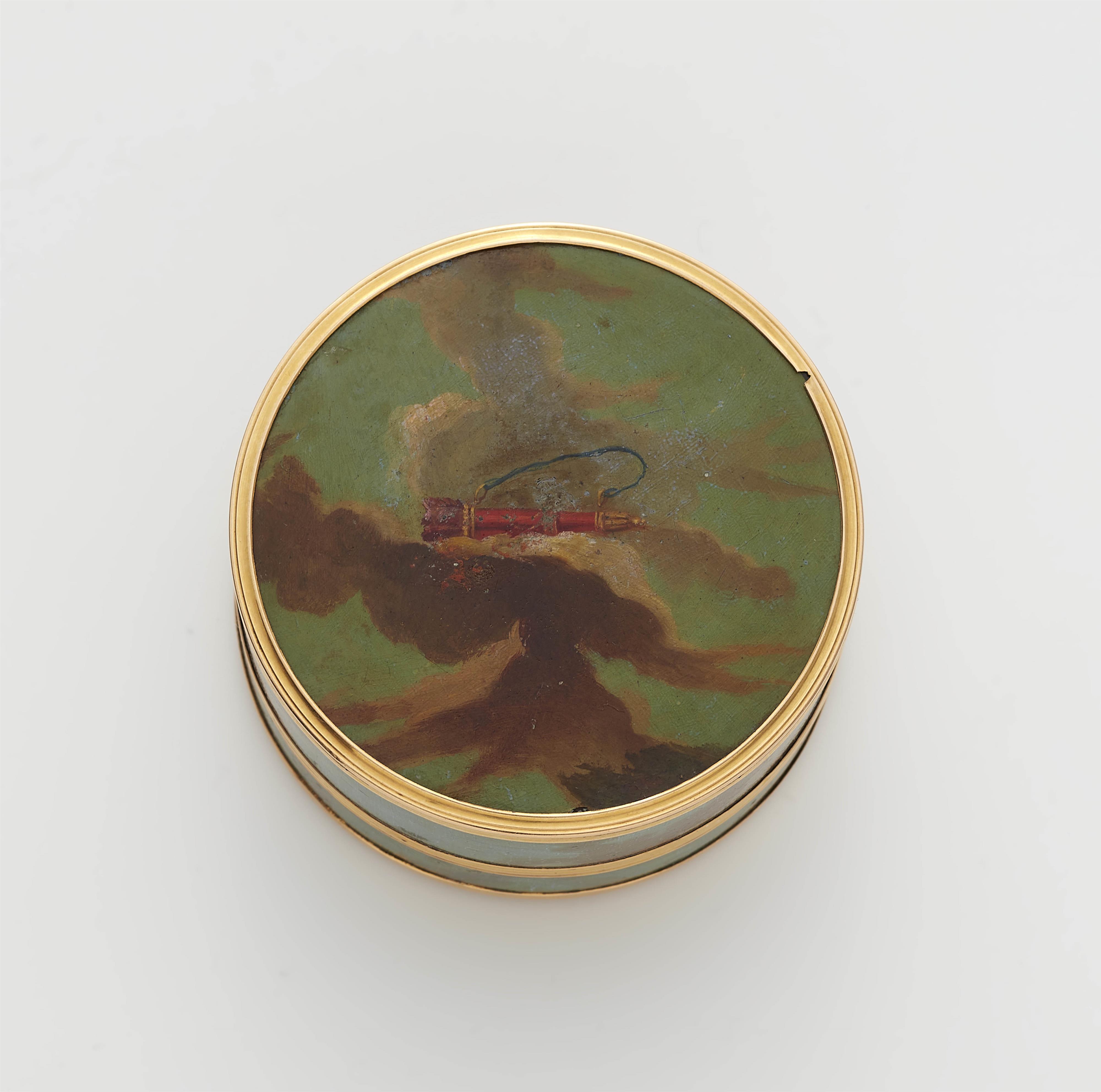 A French 18k gold mounted lacquer bonbonniere painted with Cupid, possibly after Francois Boucher. - image-2