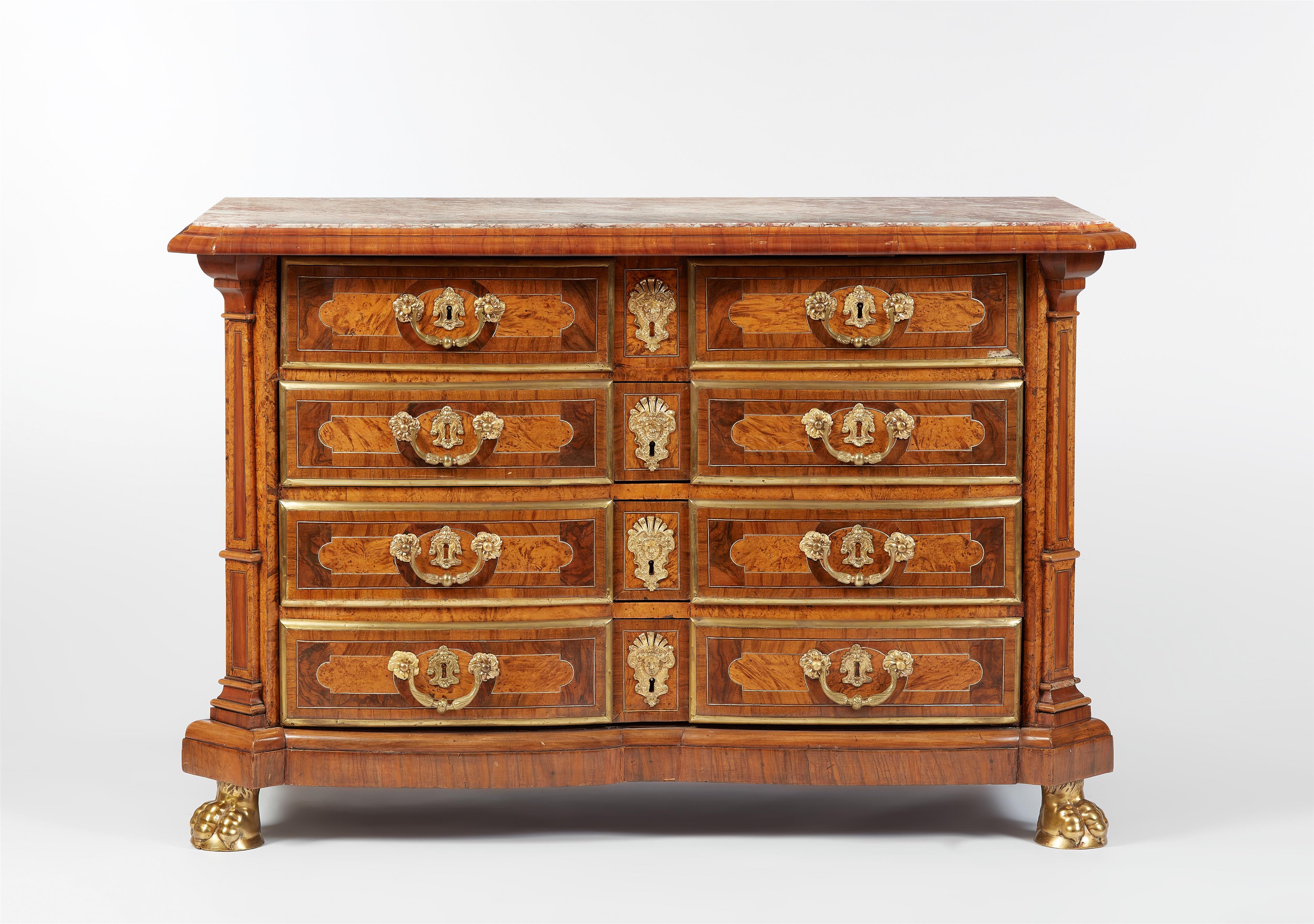 A Régence walnut chest of drawers with corner pilasters - image-1