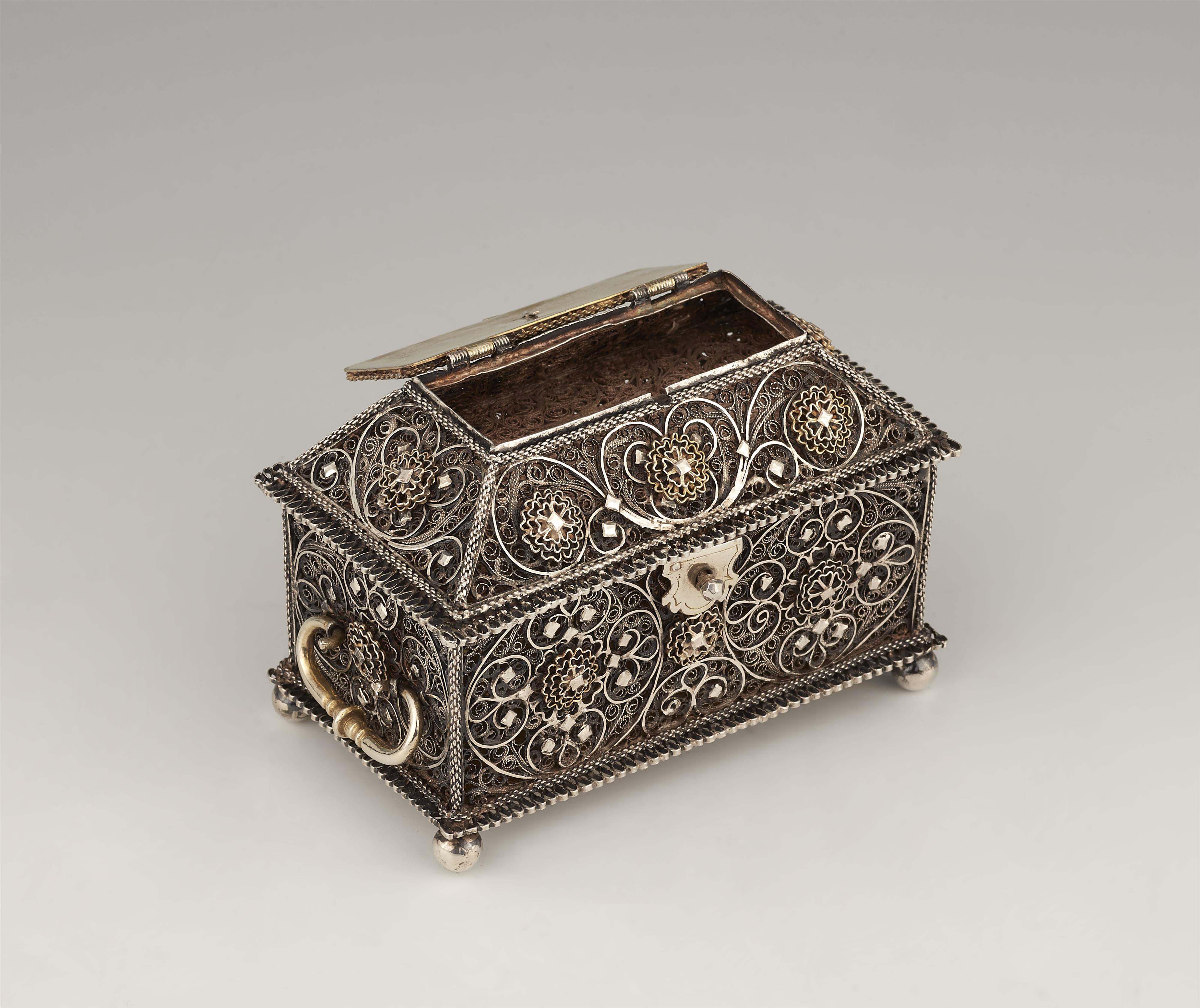 A parcel gilt silver filigree box - image-2