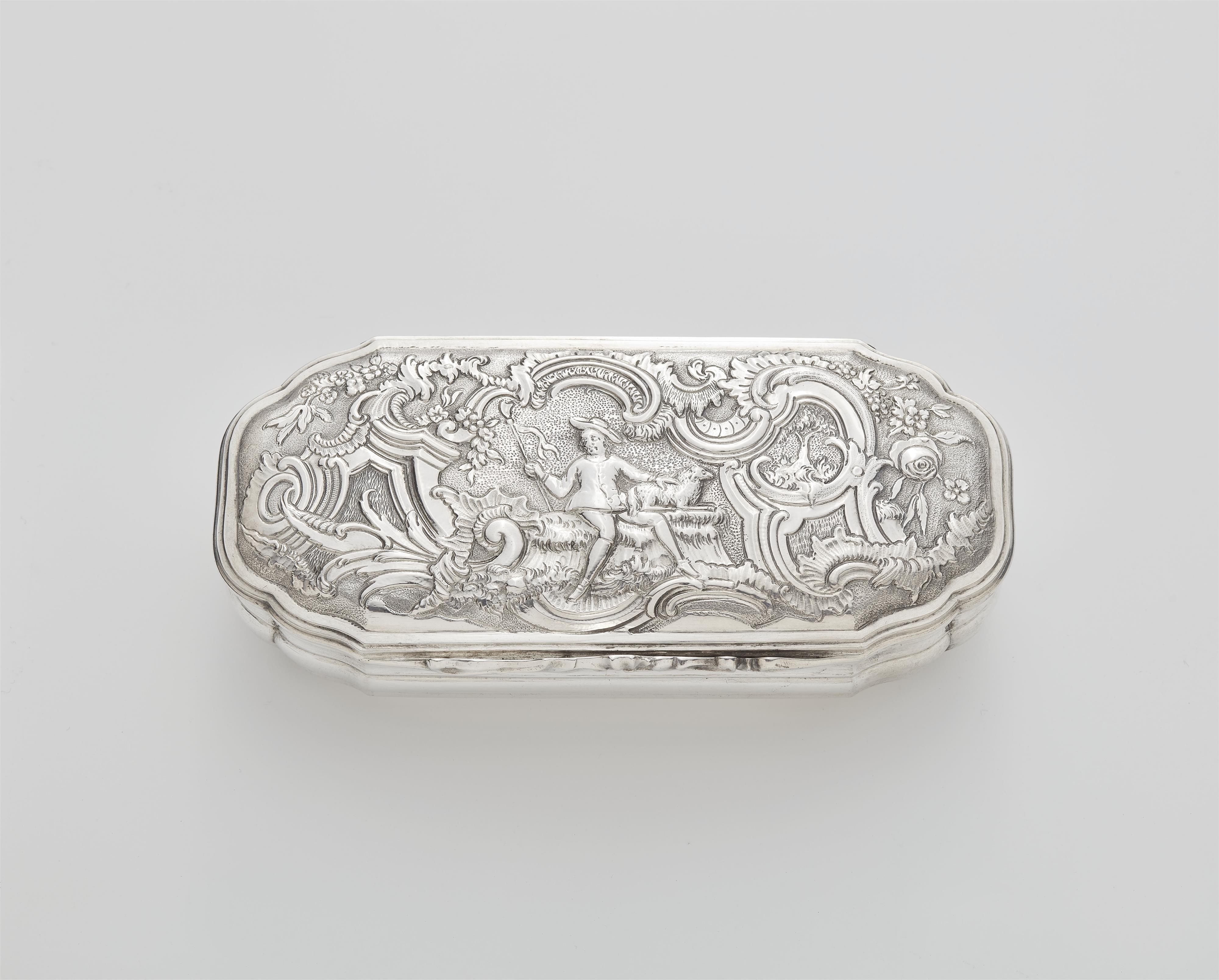 A Rococo silver snuff box - image-1