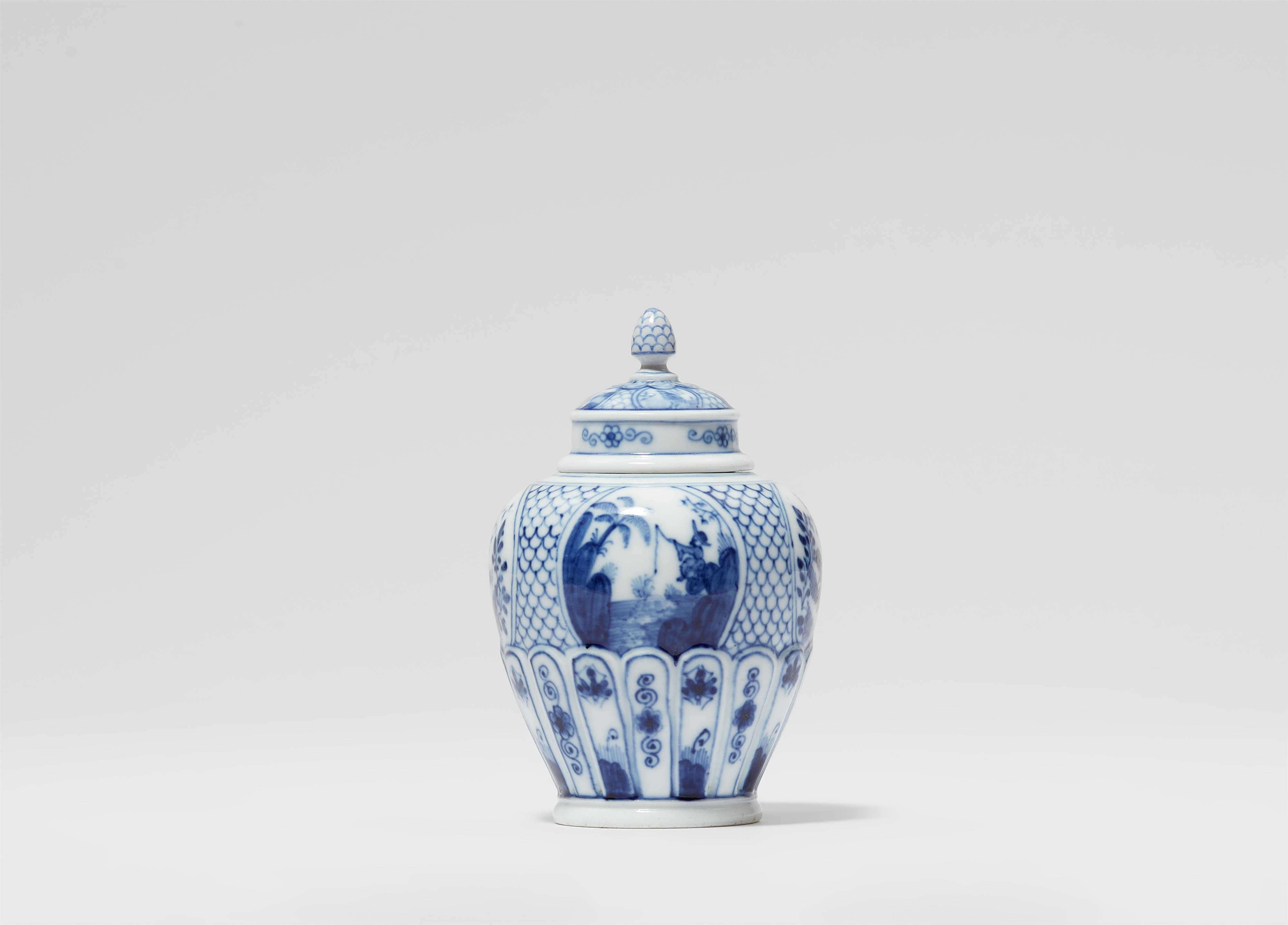 A Meissen porcelain tea caddy with underglaze blue decor - image-1