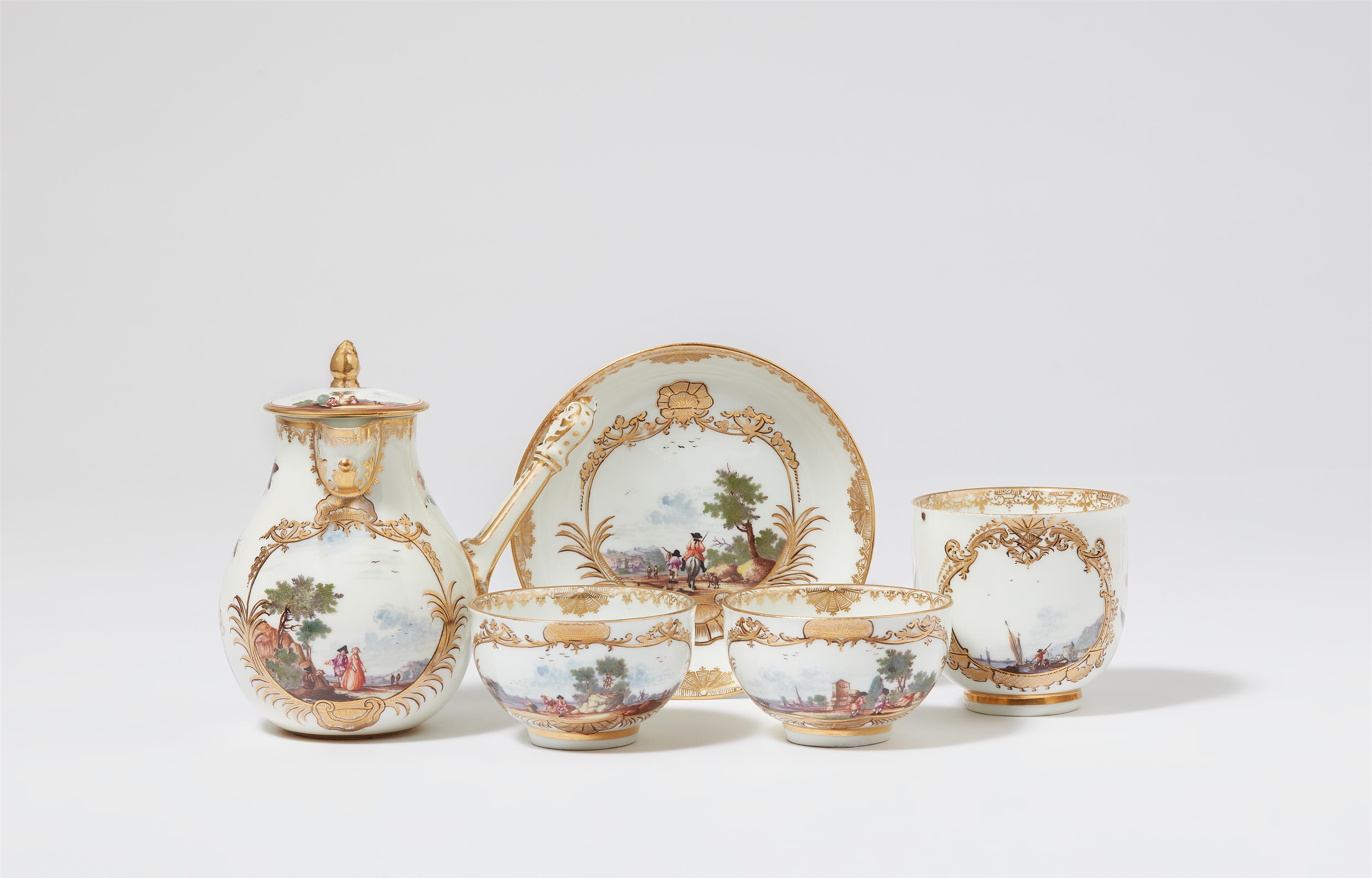 Pieces from a Meissen porcelain service with gold cartouches - image-1