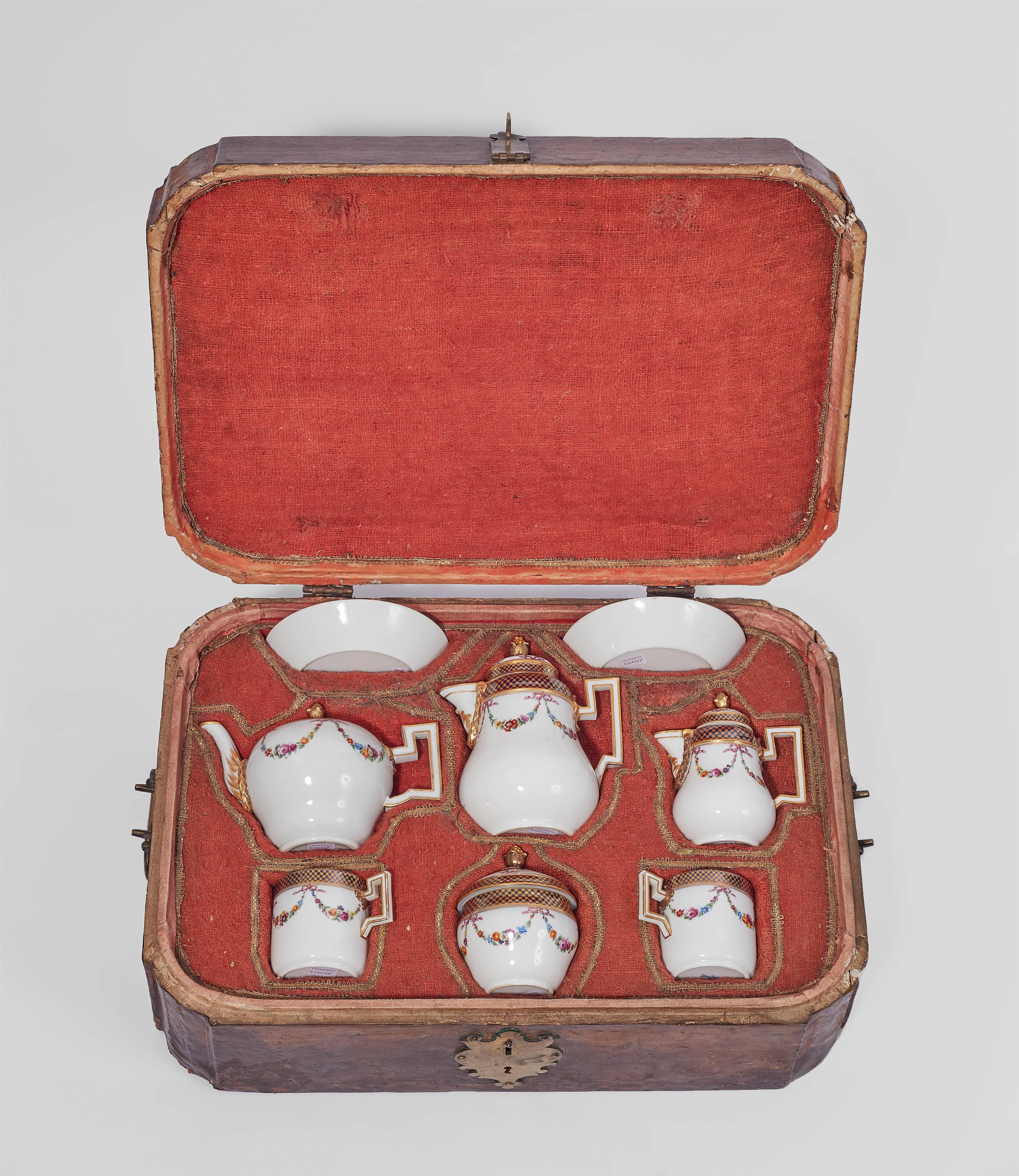 A Meissen porcelain tête à tête in the original case - image-2