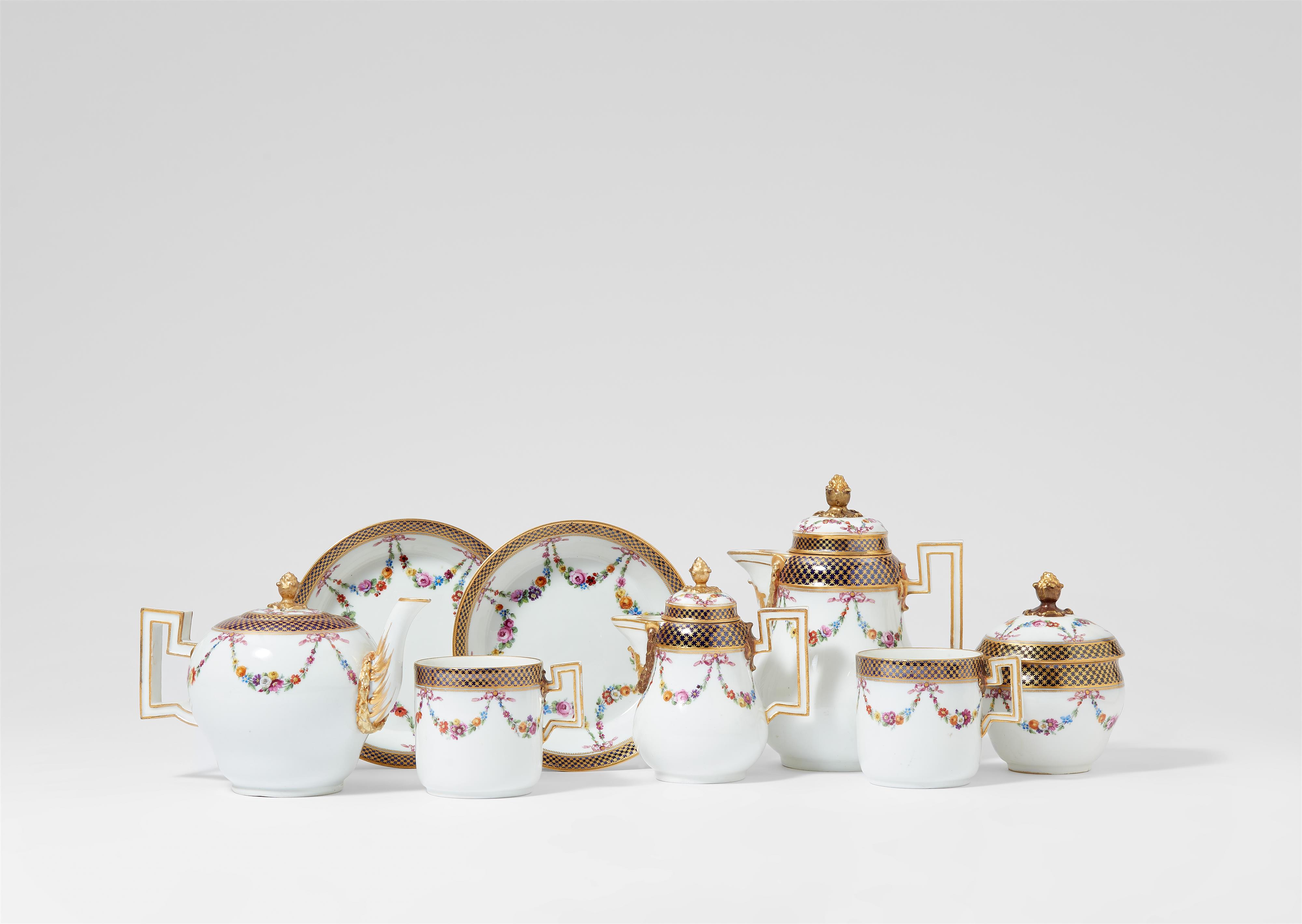 A Meissen porcelain tête à tête in the original case - image-1