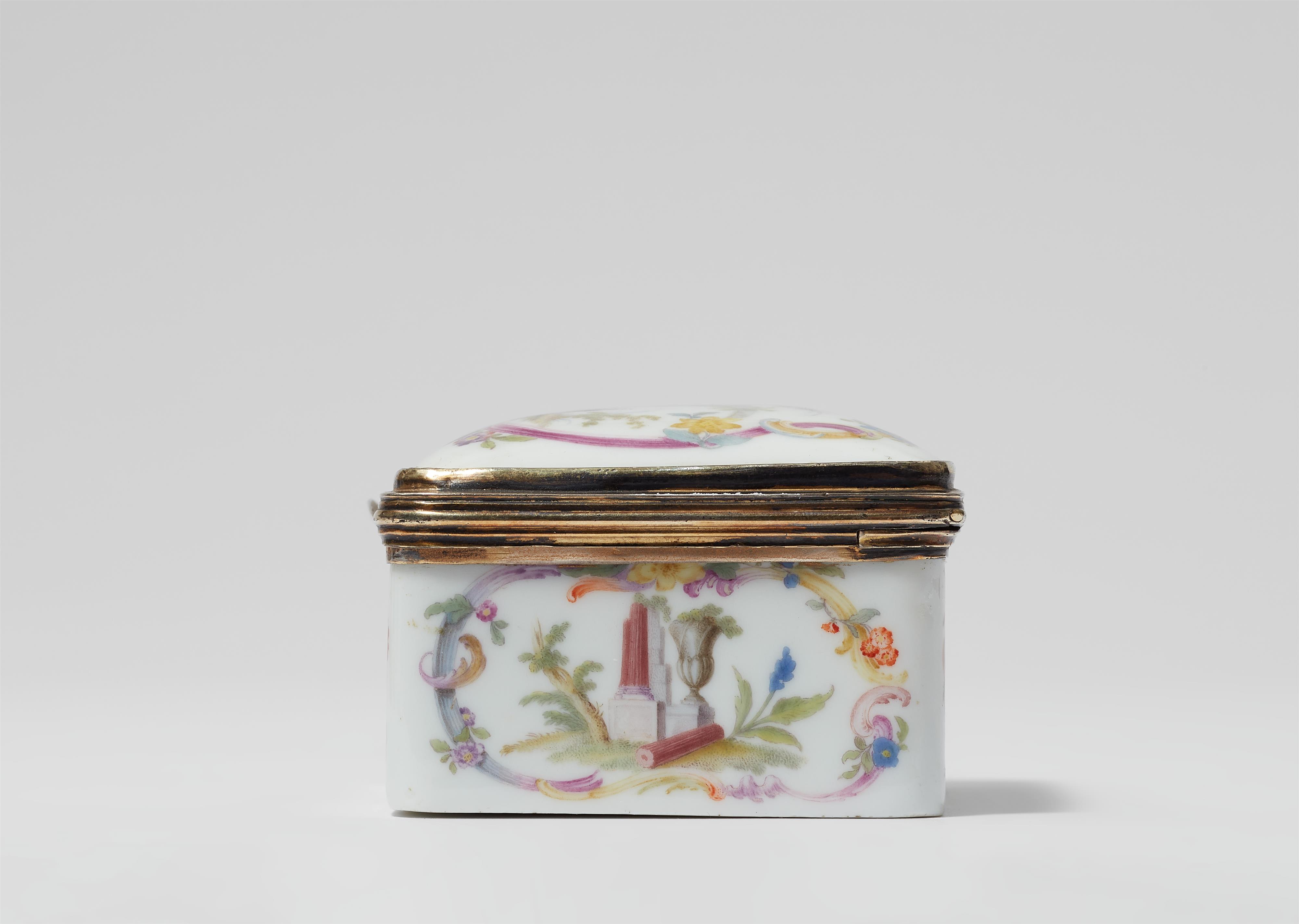 A Meissen porcelain snuff box with ruins - image-5