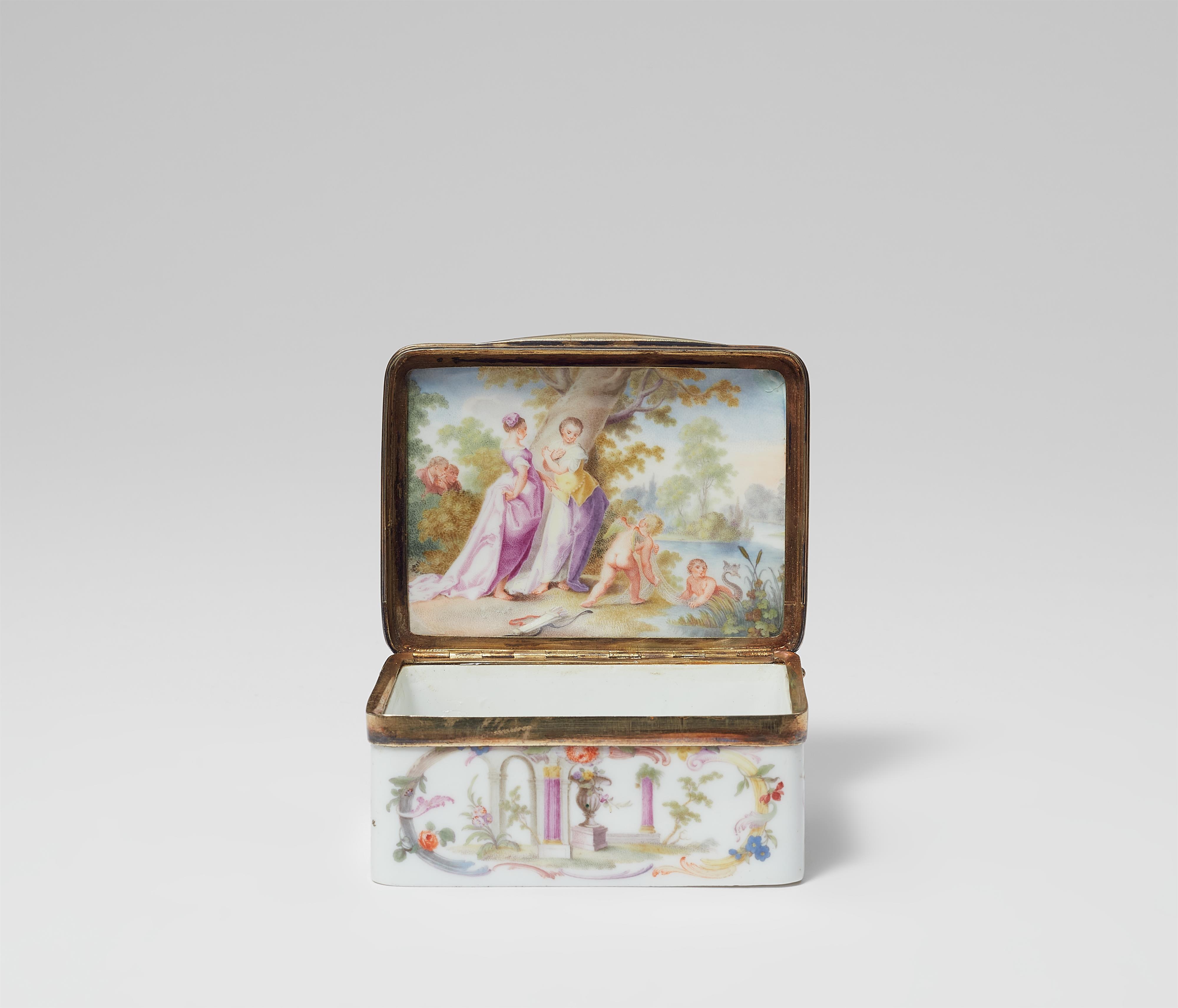 A Meissen porcelain snuff box with ruins - image-6