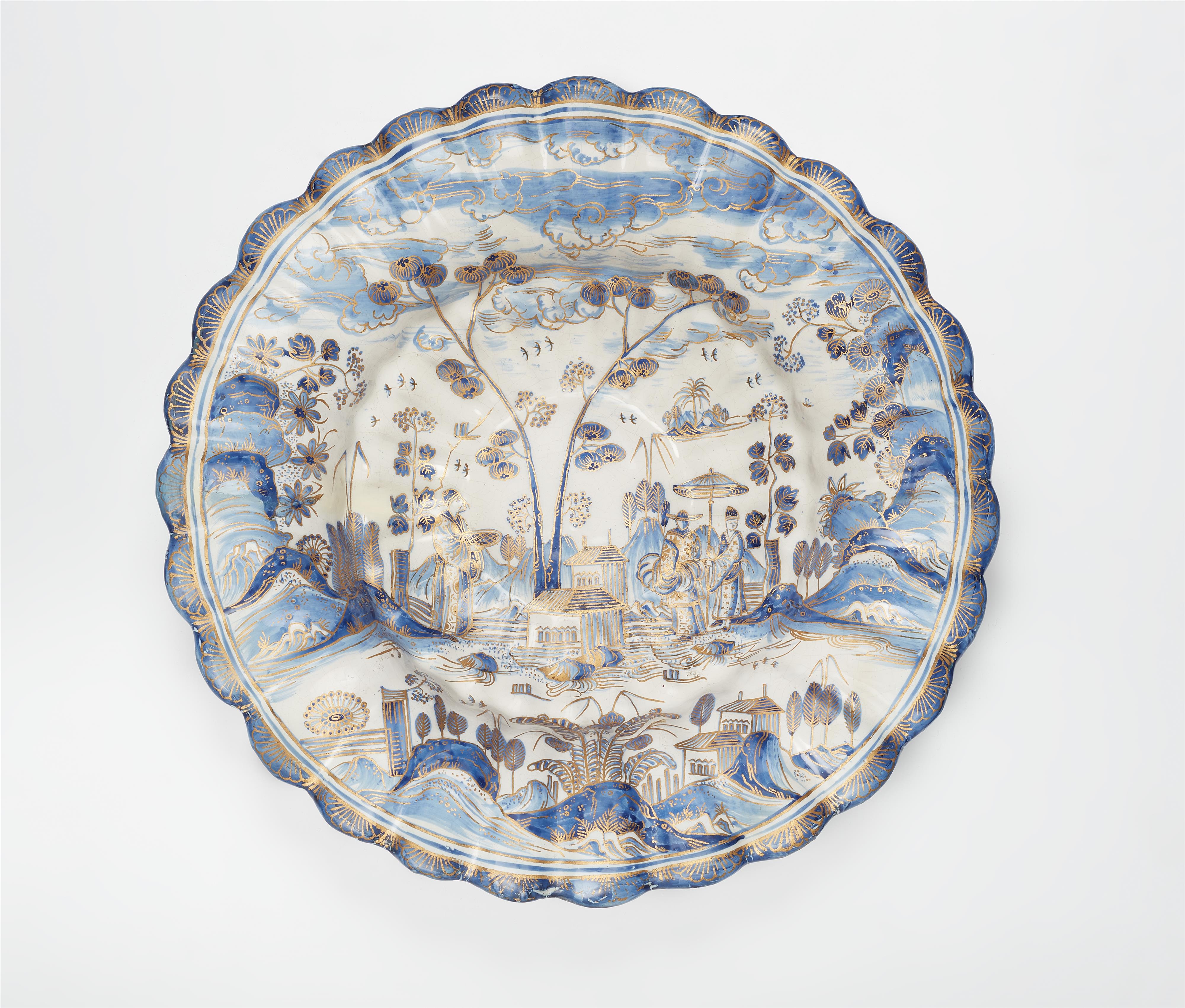 A Hanau faience fan-shaped dish with gilding - image-1