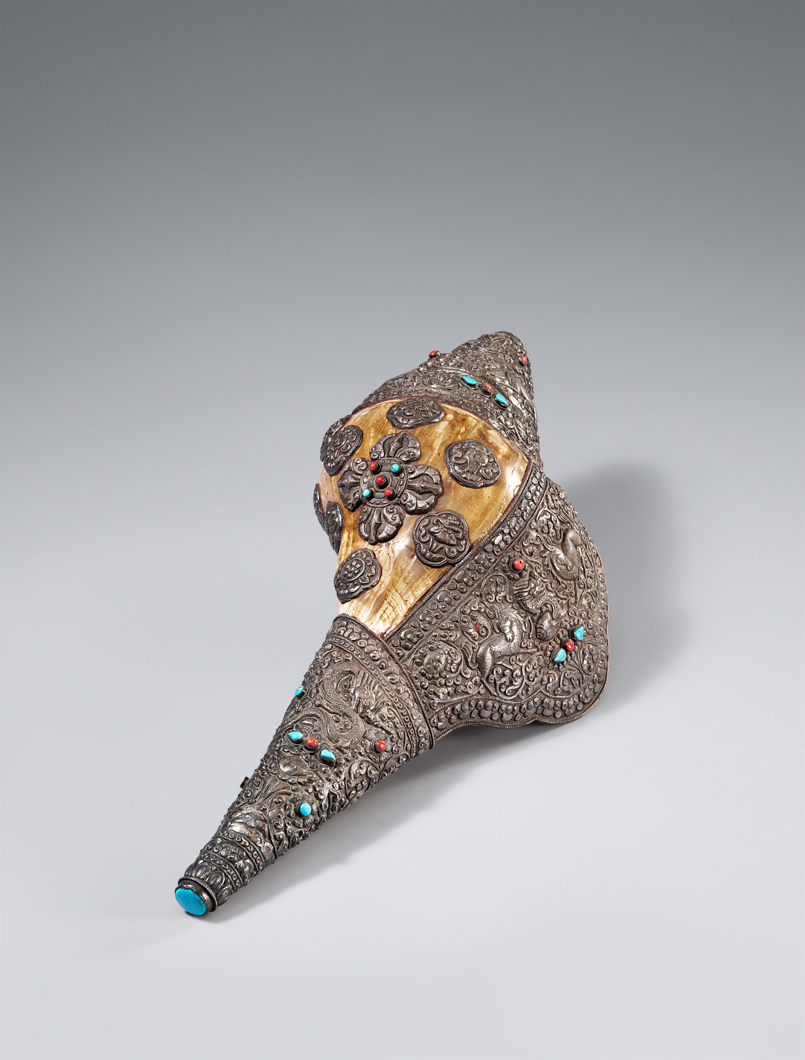 A Tibetan silver mounted conch trumpet (shanka) - image-1