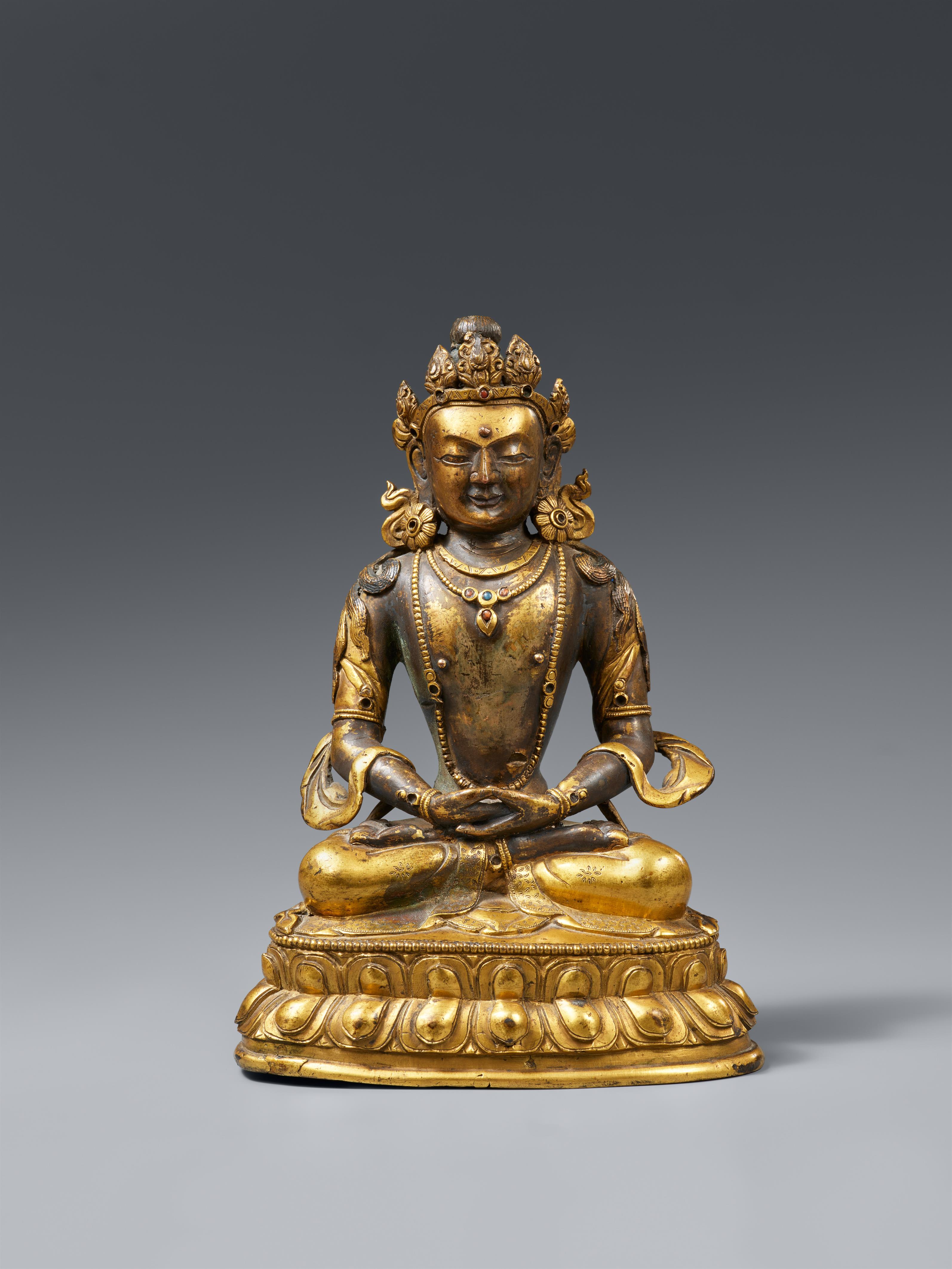 A Sino-tibetan gilt bronze figure of Amitayus. 18th century - image-1